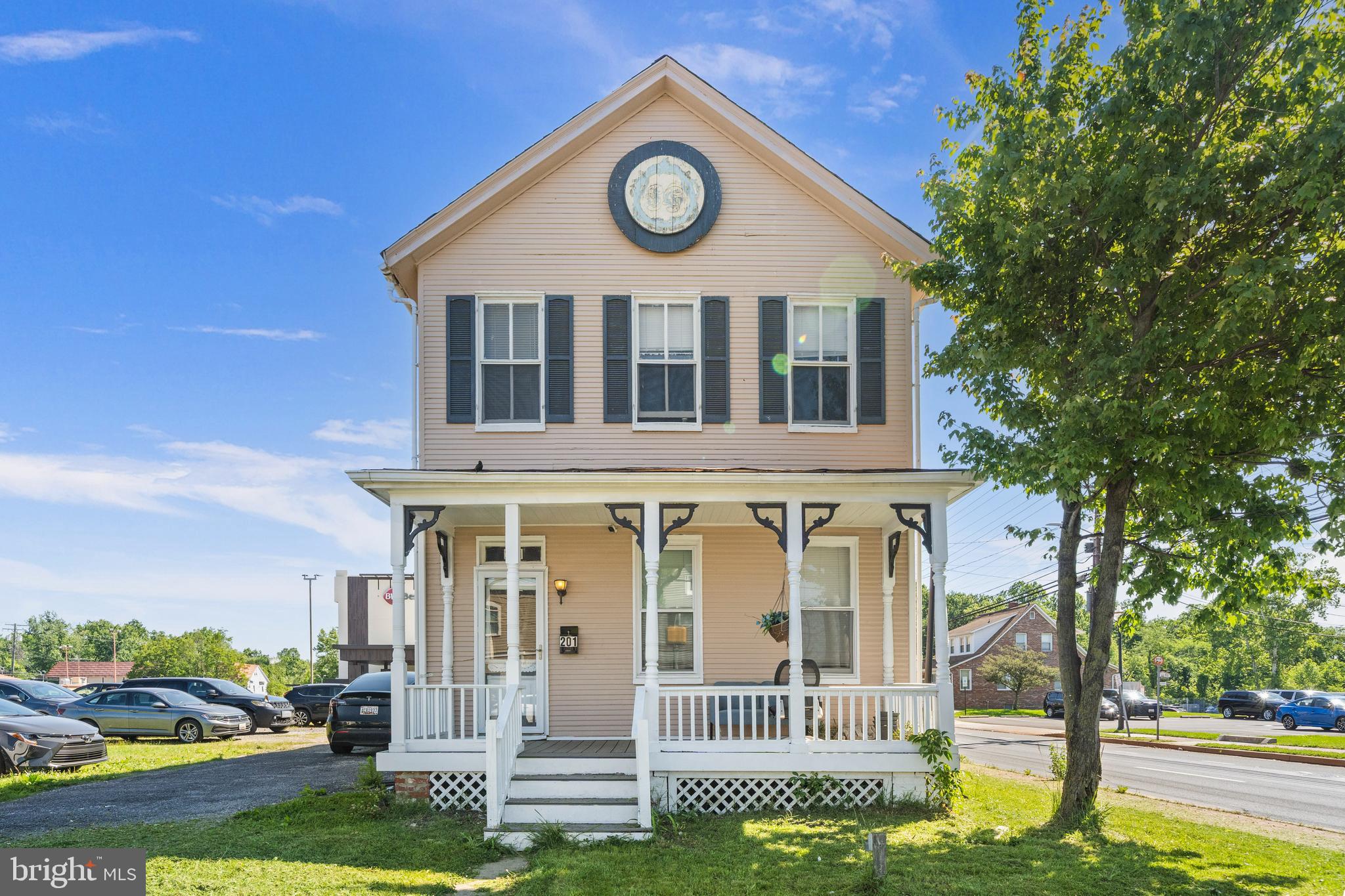LAUREL - Residential