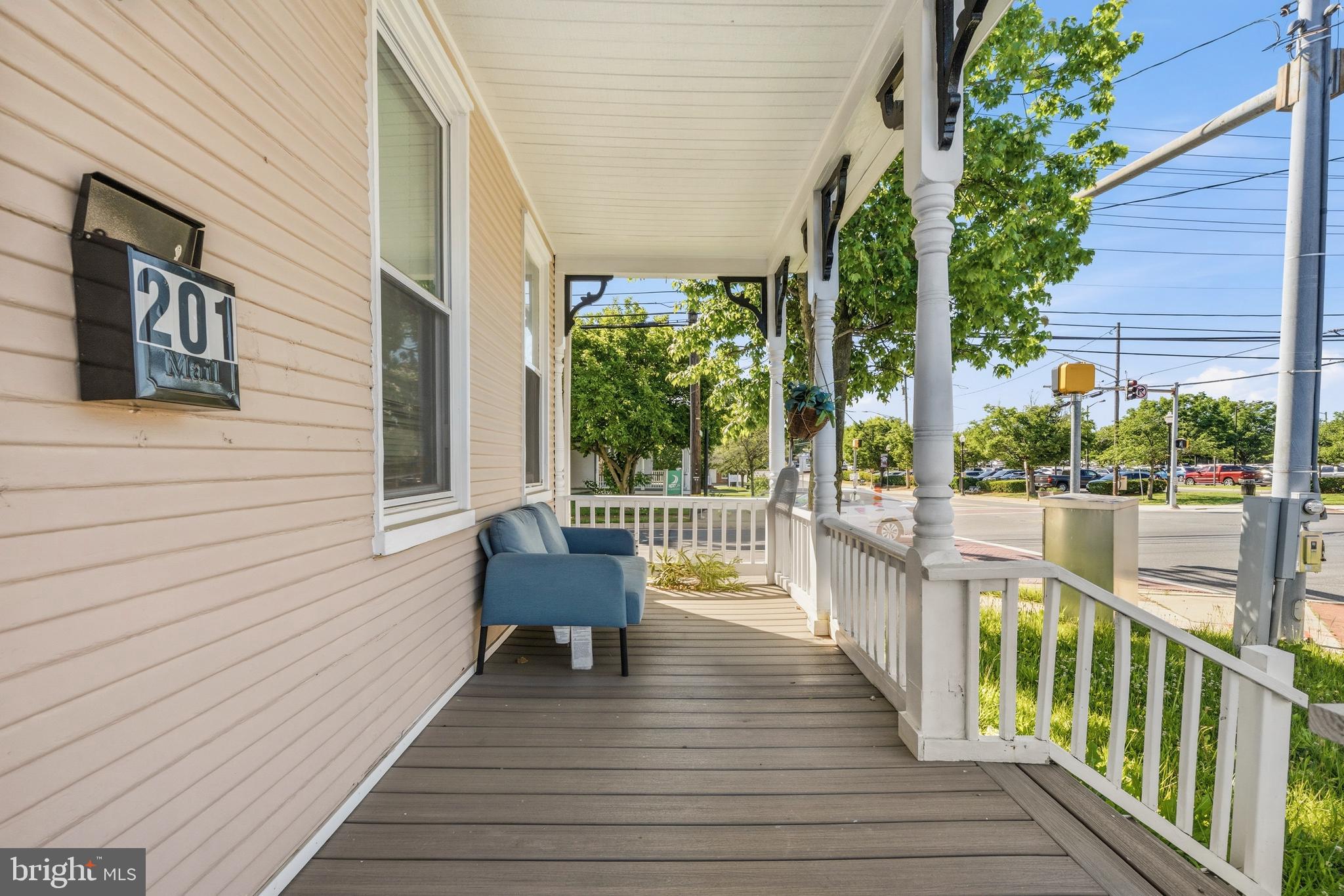 LAUREL - Residential