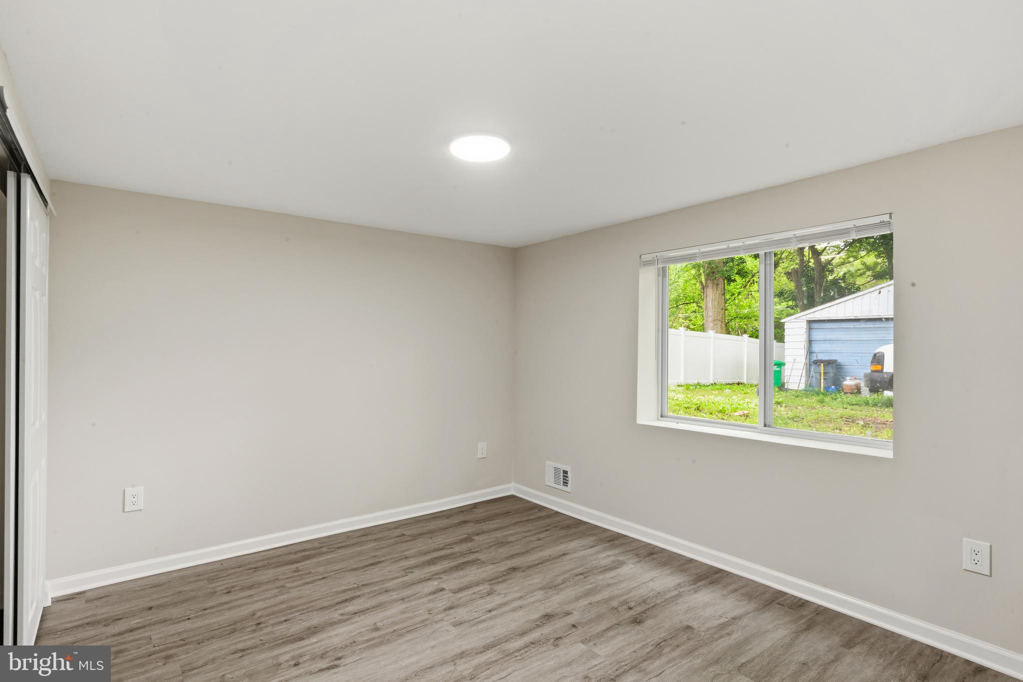 TEMPLE HILLS - Residential