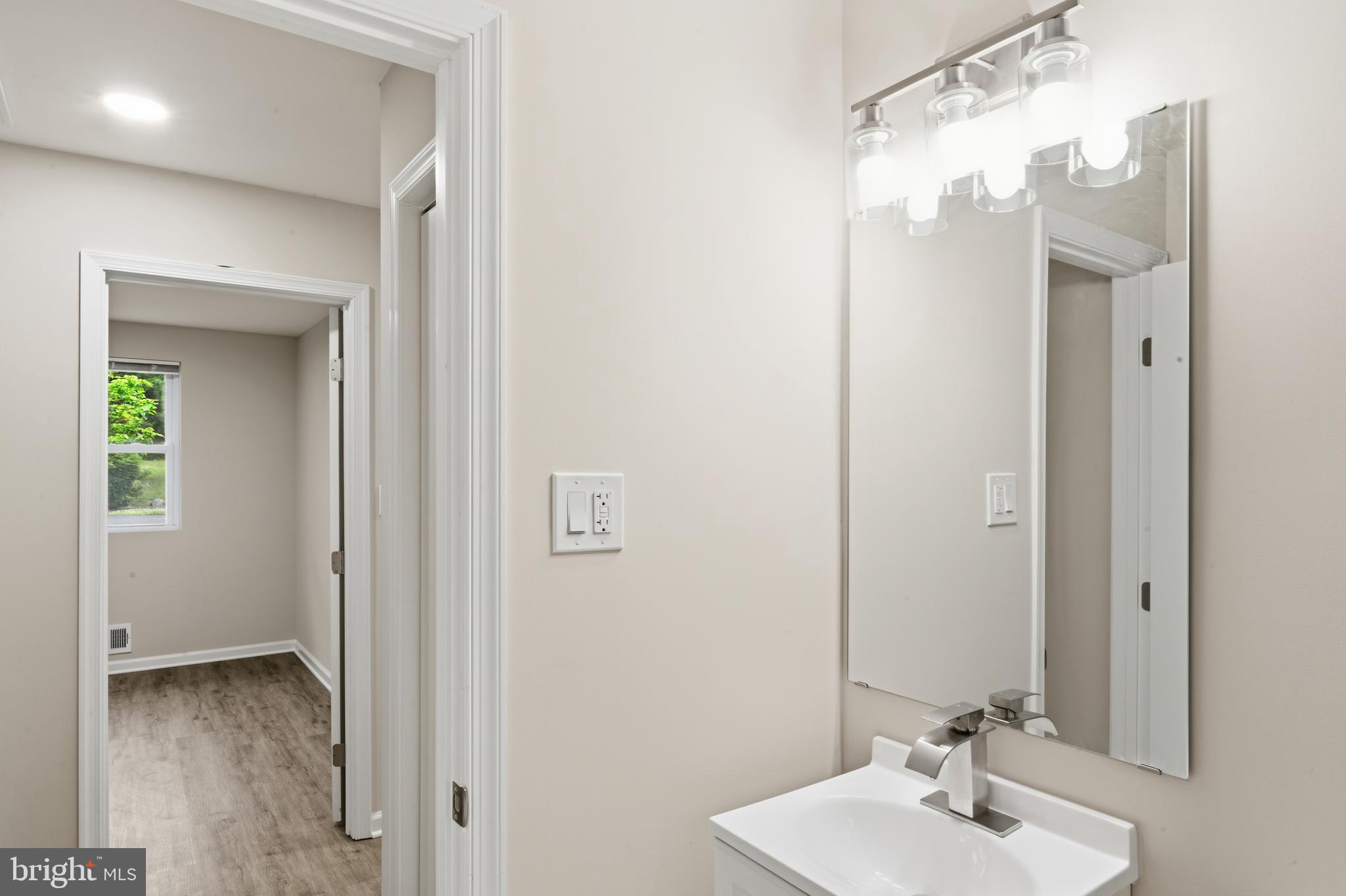 TEMPLE HILLS - Residential