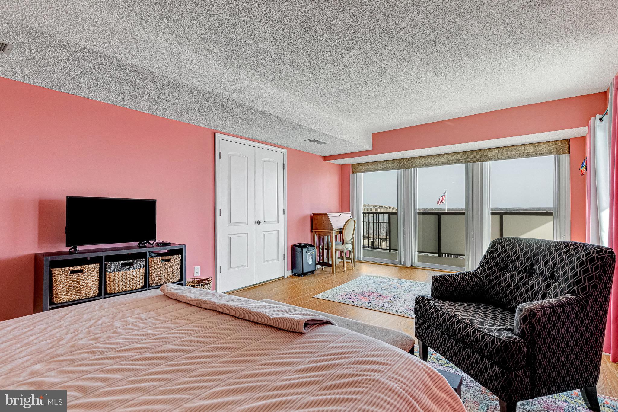 RIVERSIDE CONDOMINIUMS - Residential