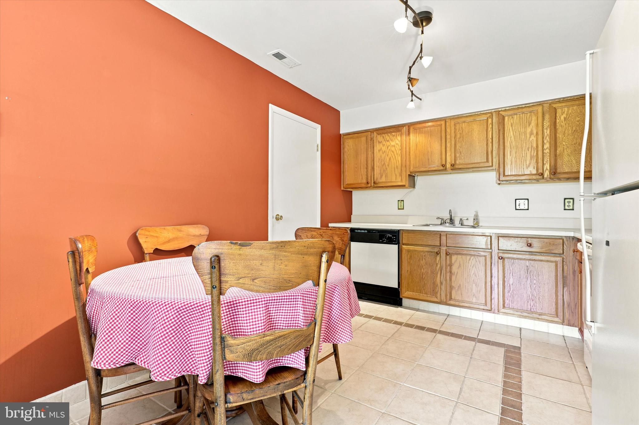 MONTGOMERY PLACE - Residential