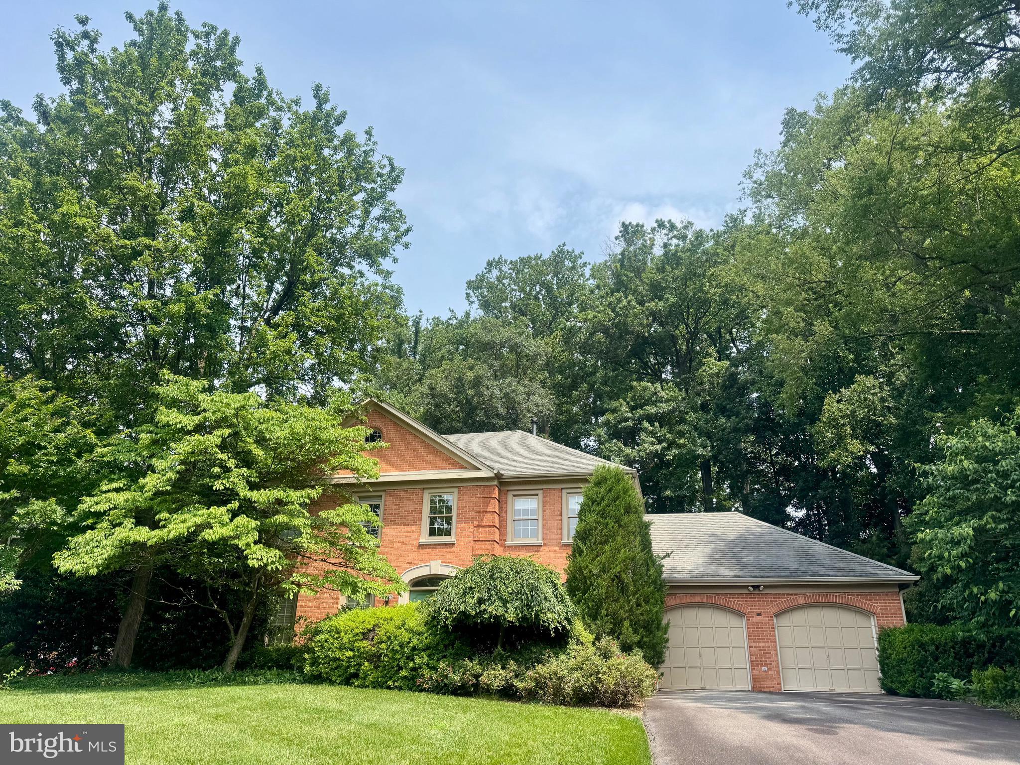 MCLEAN ESTATES - Land
