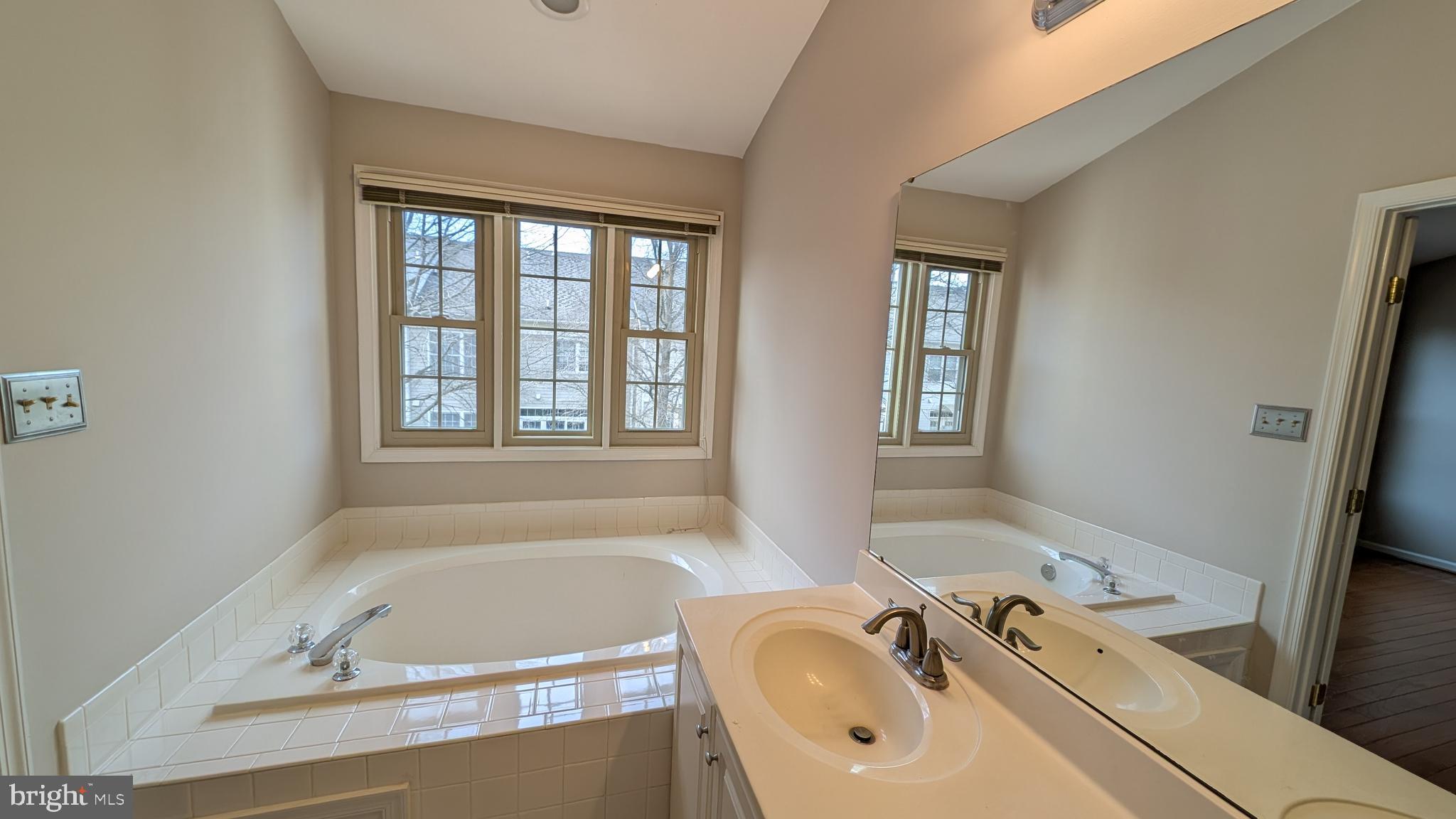 TRAVILAH CREST - Residential