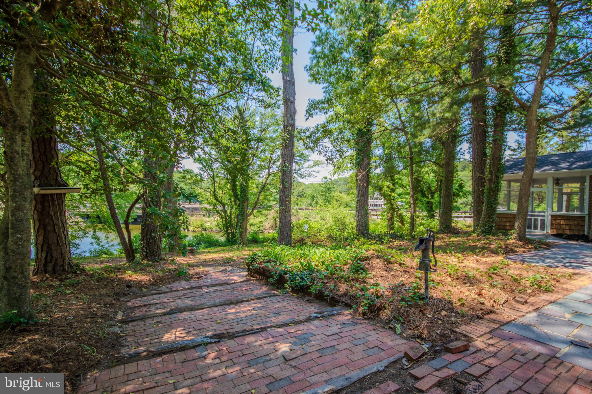 CHESTNUT HILLS - Residential