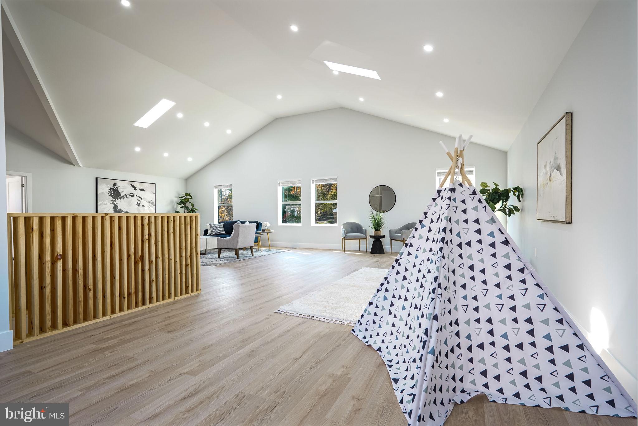 BERKSHIRE OAKWOOD - Residential