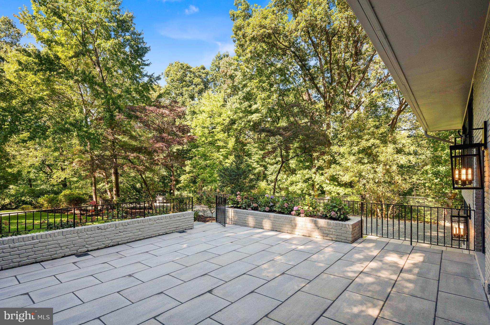BELLEVUE FOREST - Residential