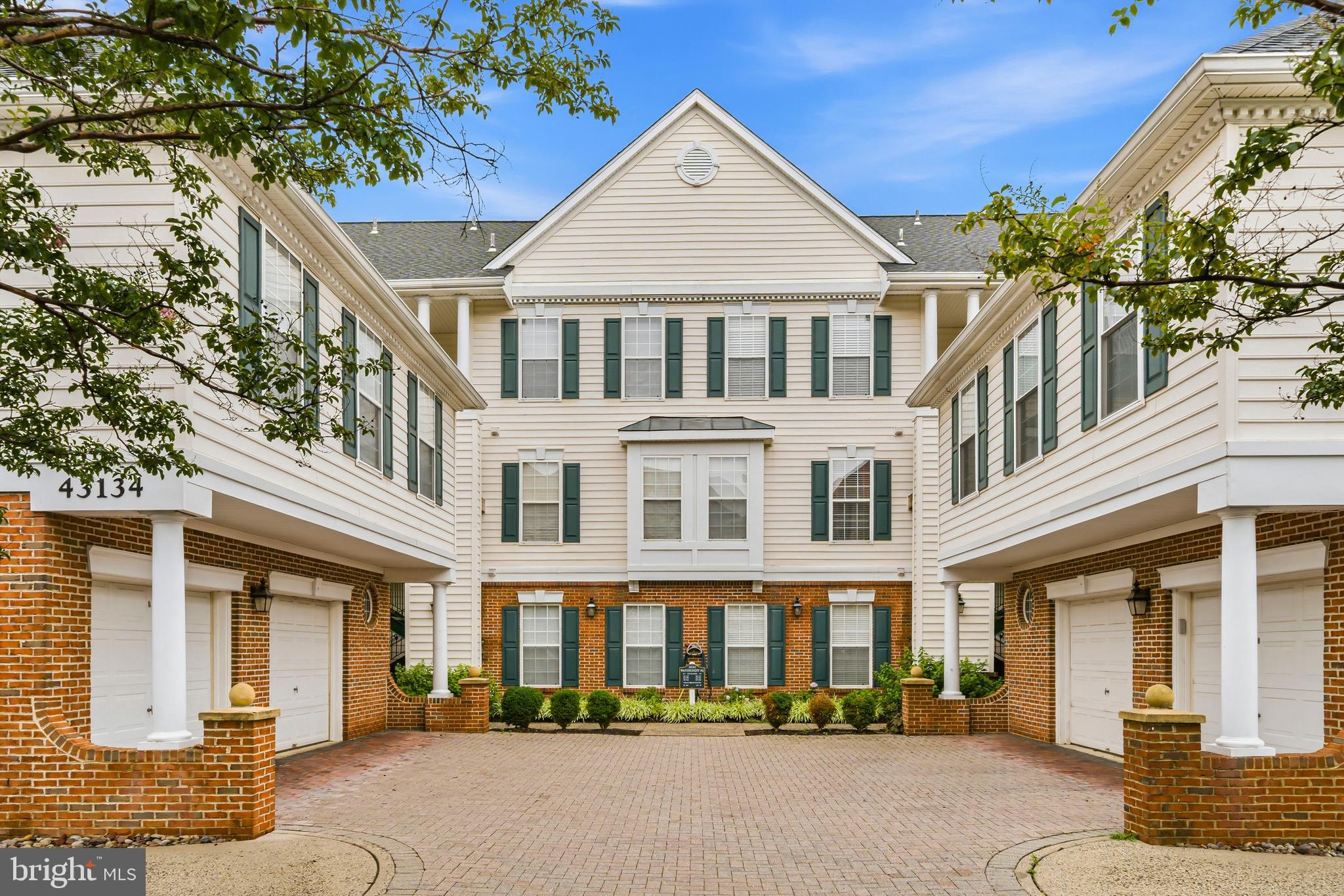 LAKESIDE AT SOUTH RIDING - Residential
