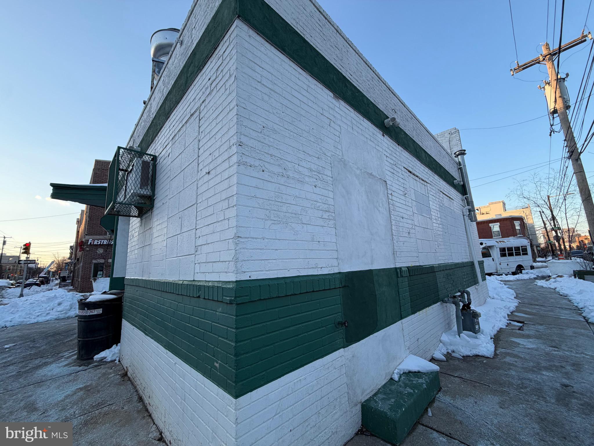 POINT BREEZE - Commercial Sale