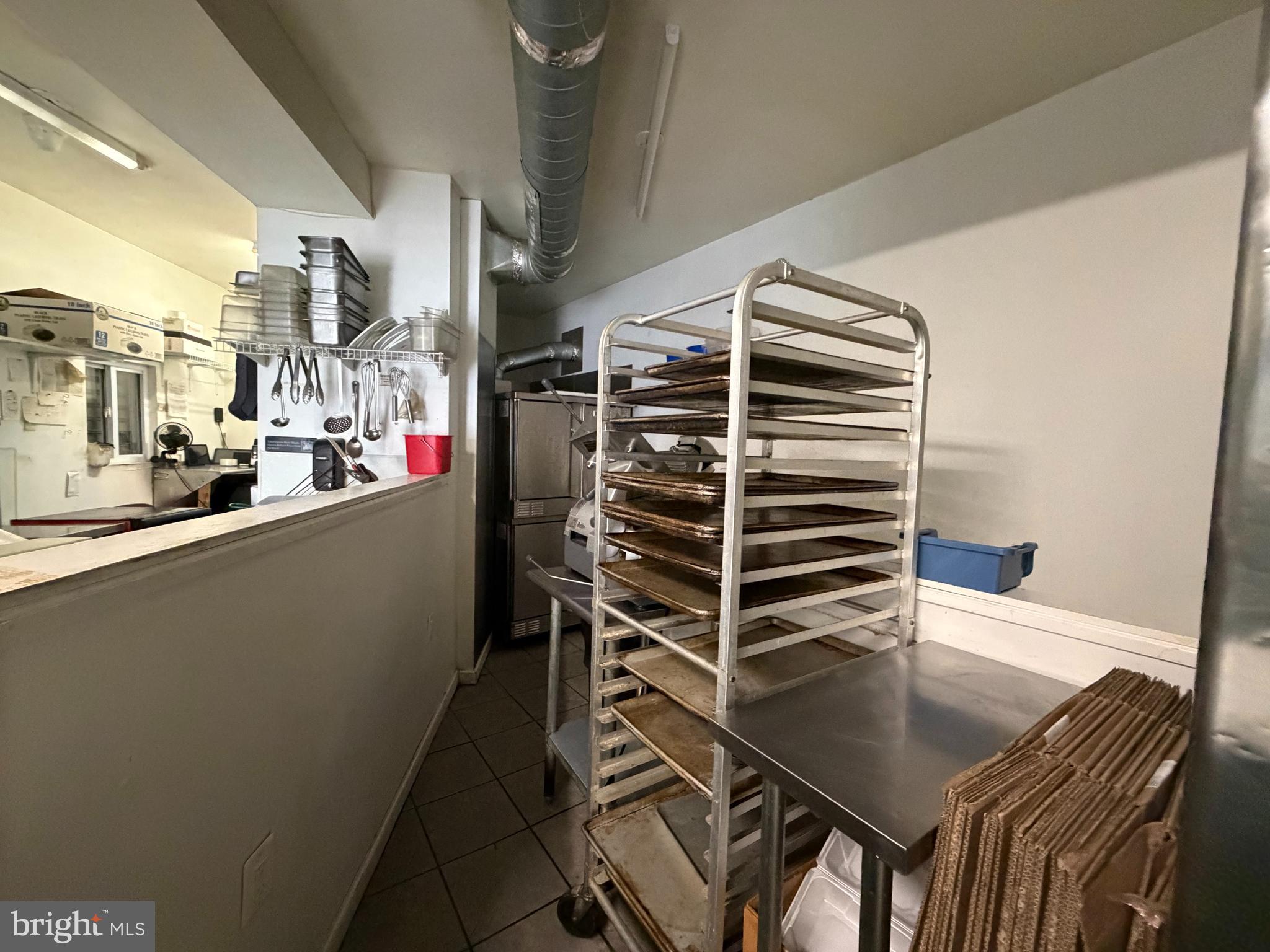 POINT BREEZE - Commercial Sale