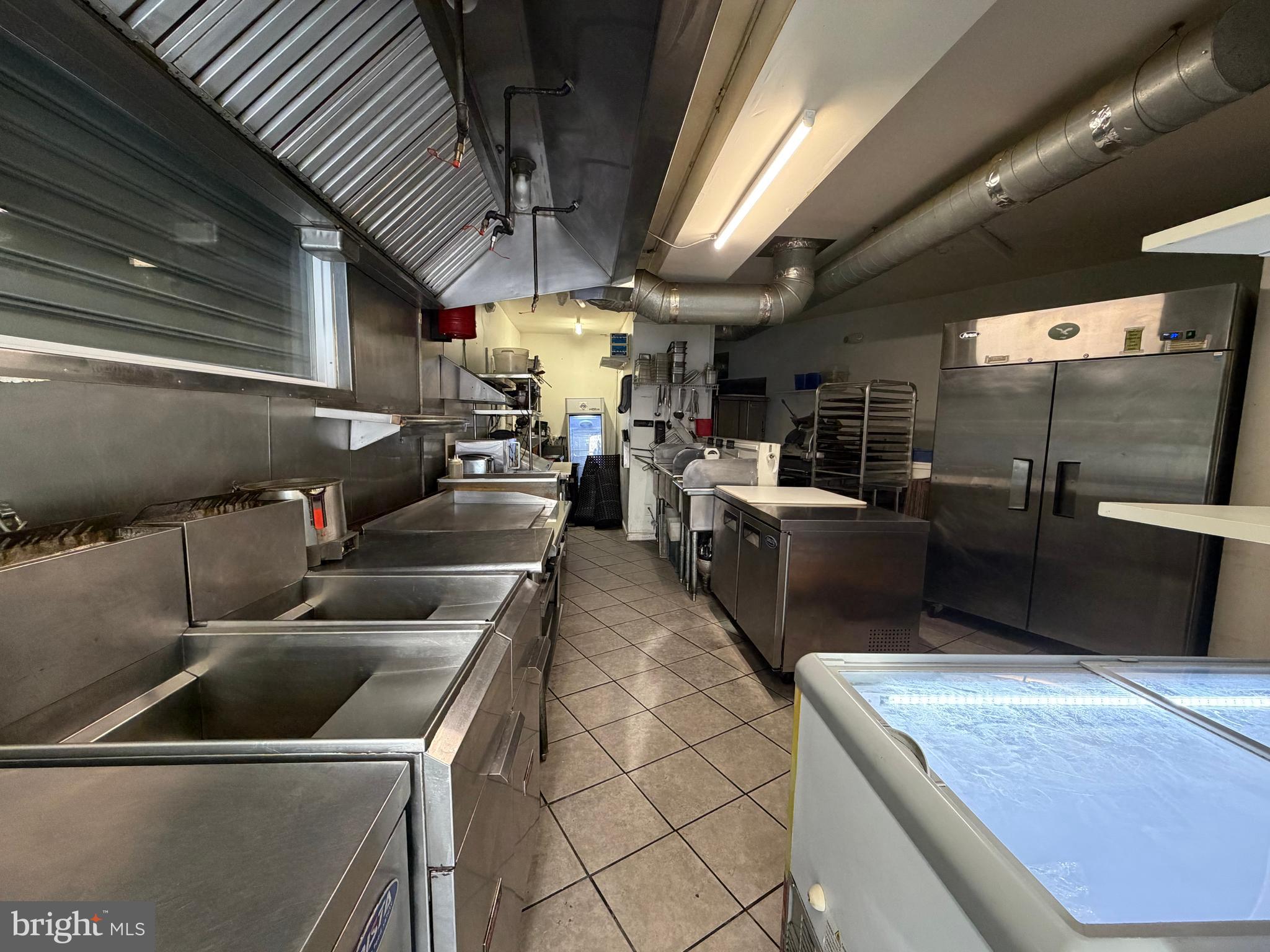 POINT BREEZE - Commercial Sale