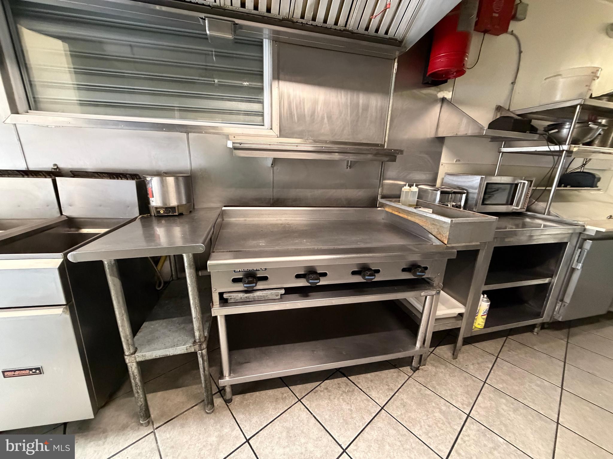 POINT BREEZE - Commercial Sale