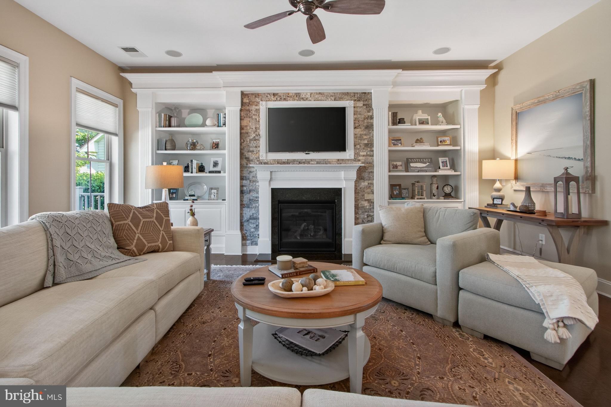 BAY COLONY - Residential