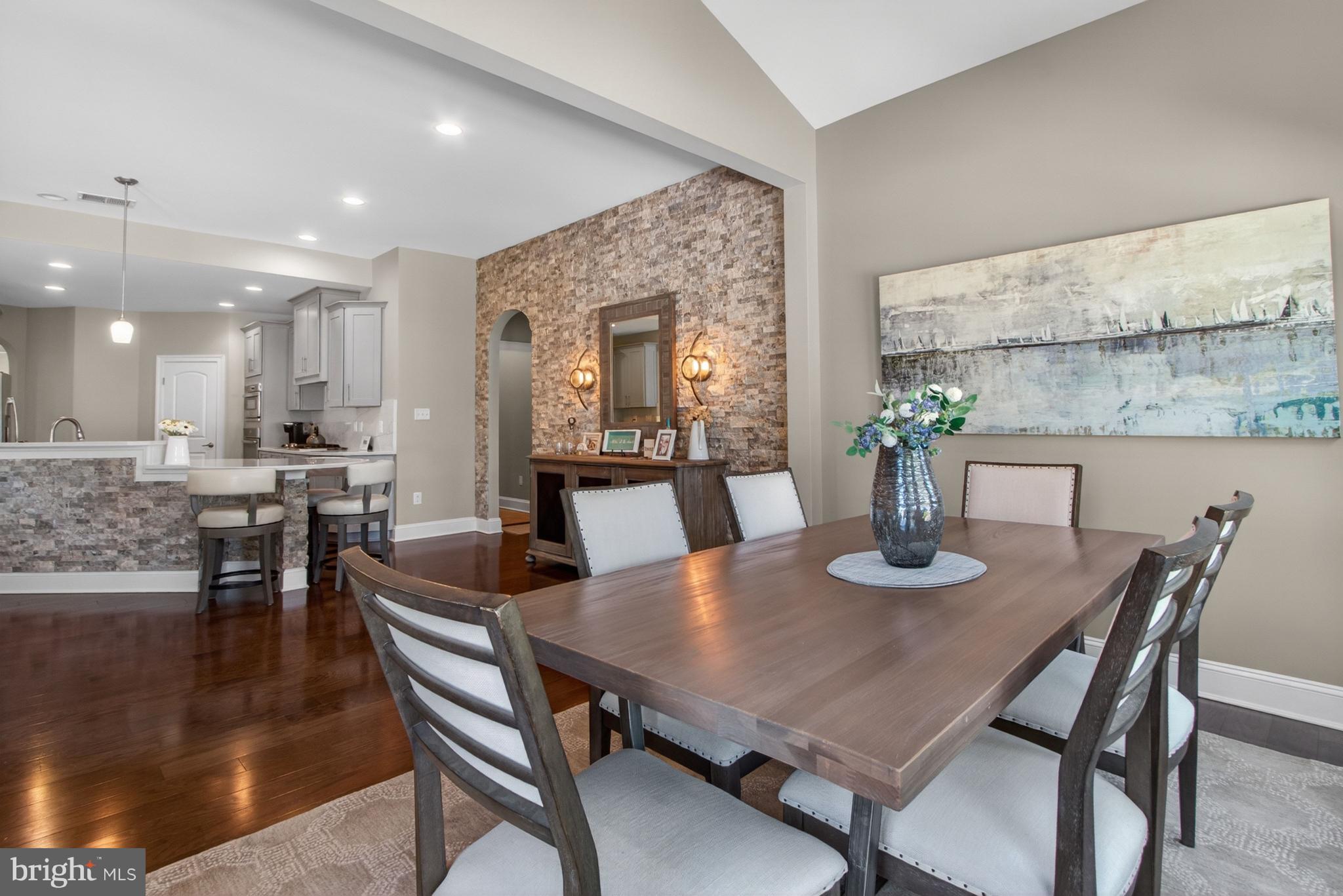 BAY COLONY - Residential