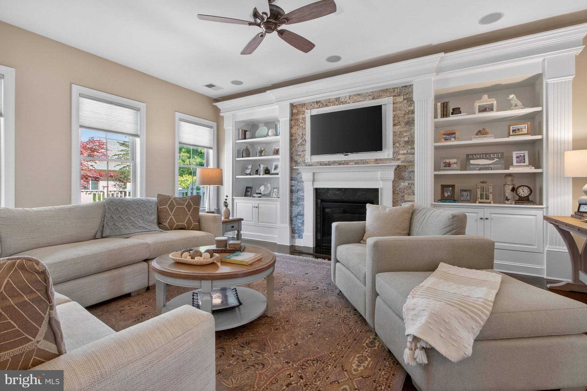BAY COLONY - Residential