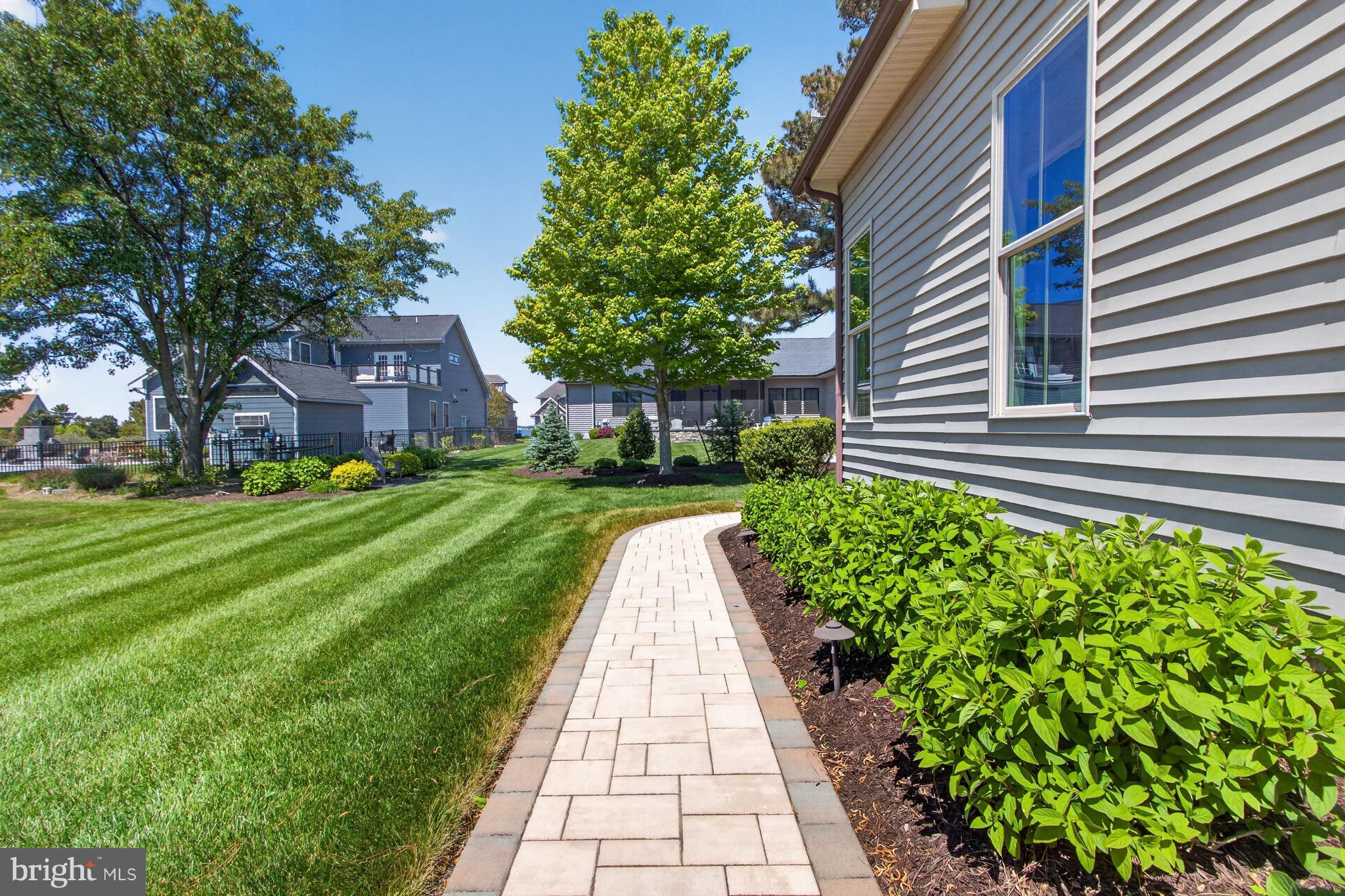 BAY COLONY - Residential
