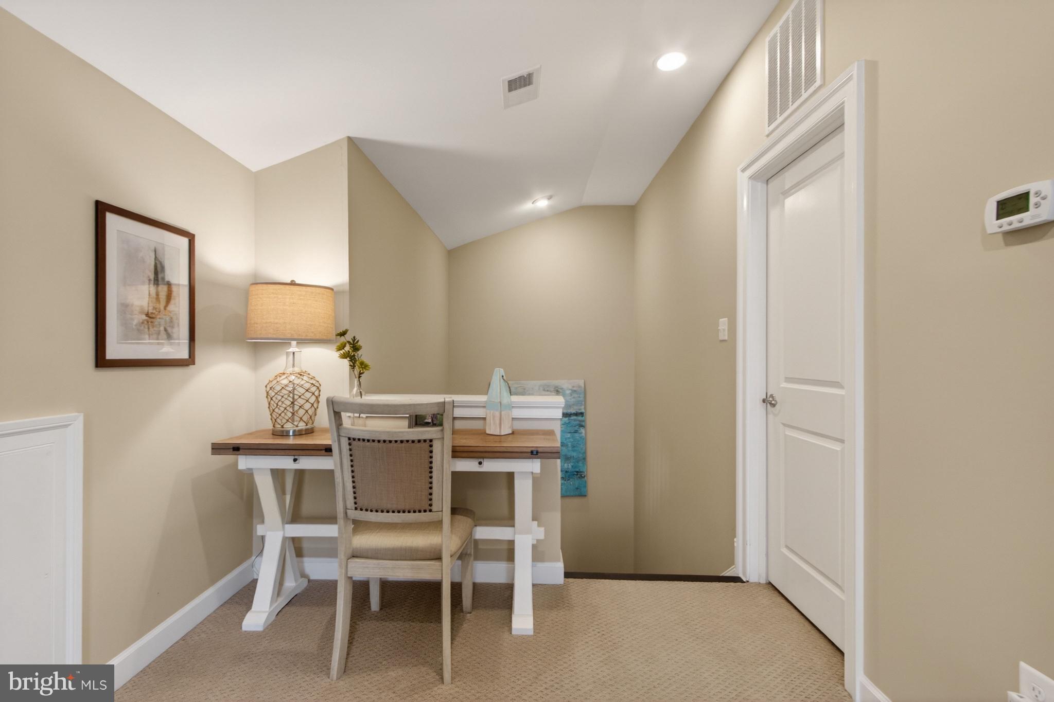 BAY COLONY - Residential