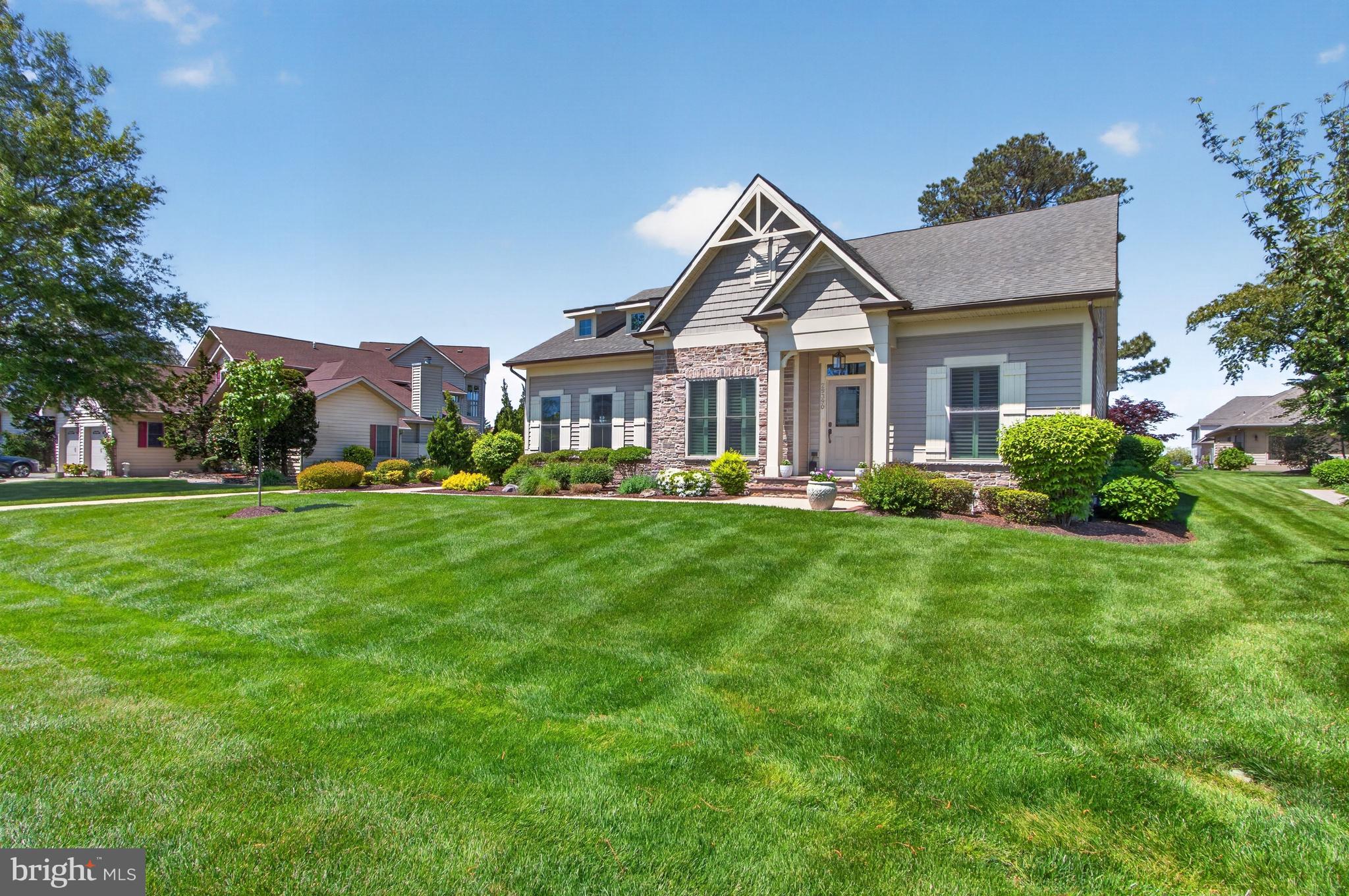 BAY COLONY - Residential