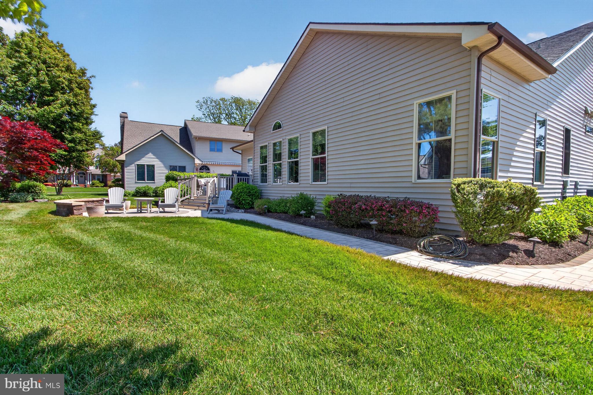 BAY COLONY - Residential