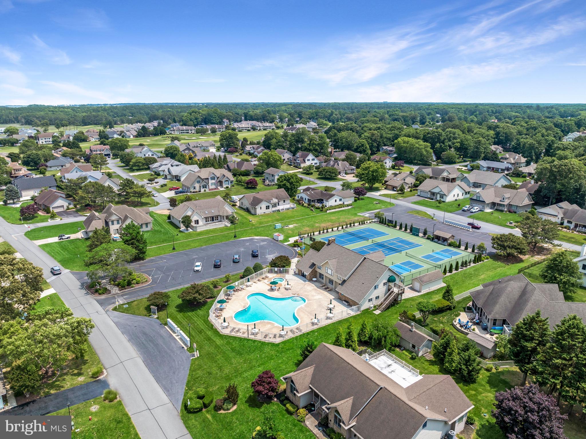 BAY COLONY - Residential