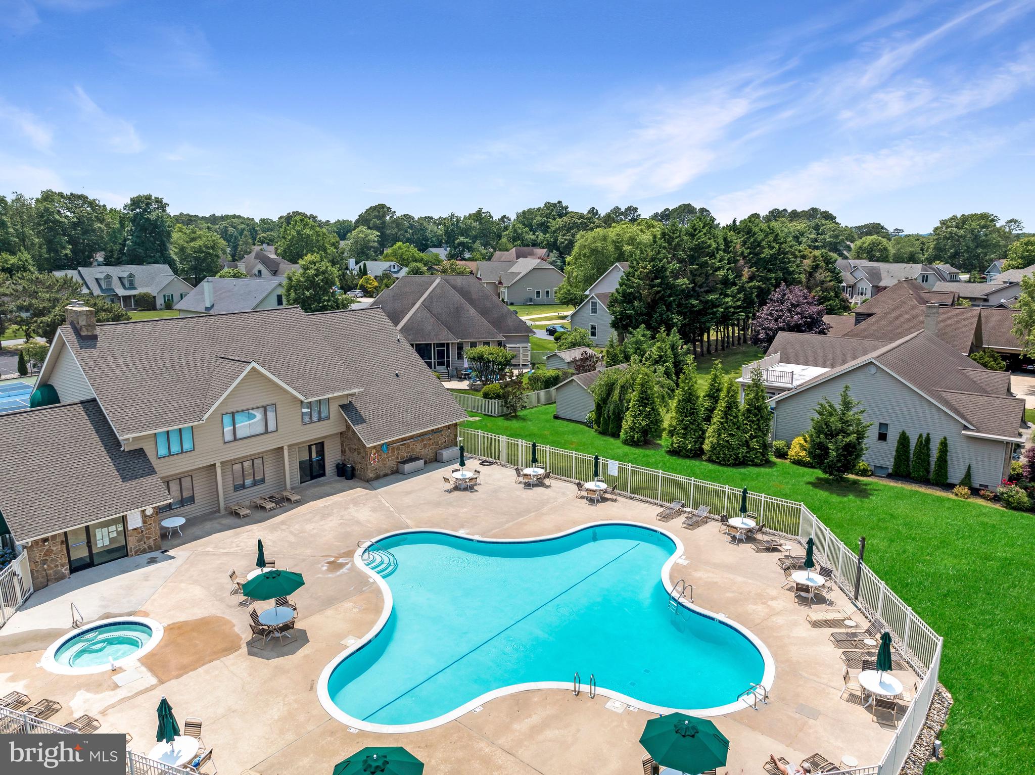 BAY COLONY - Residential