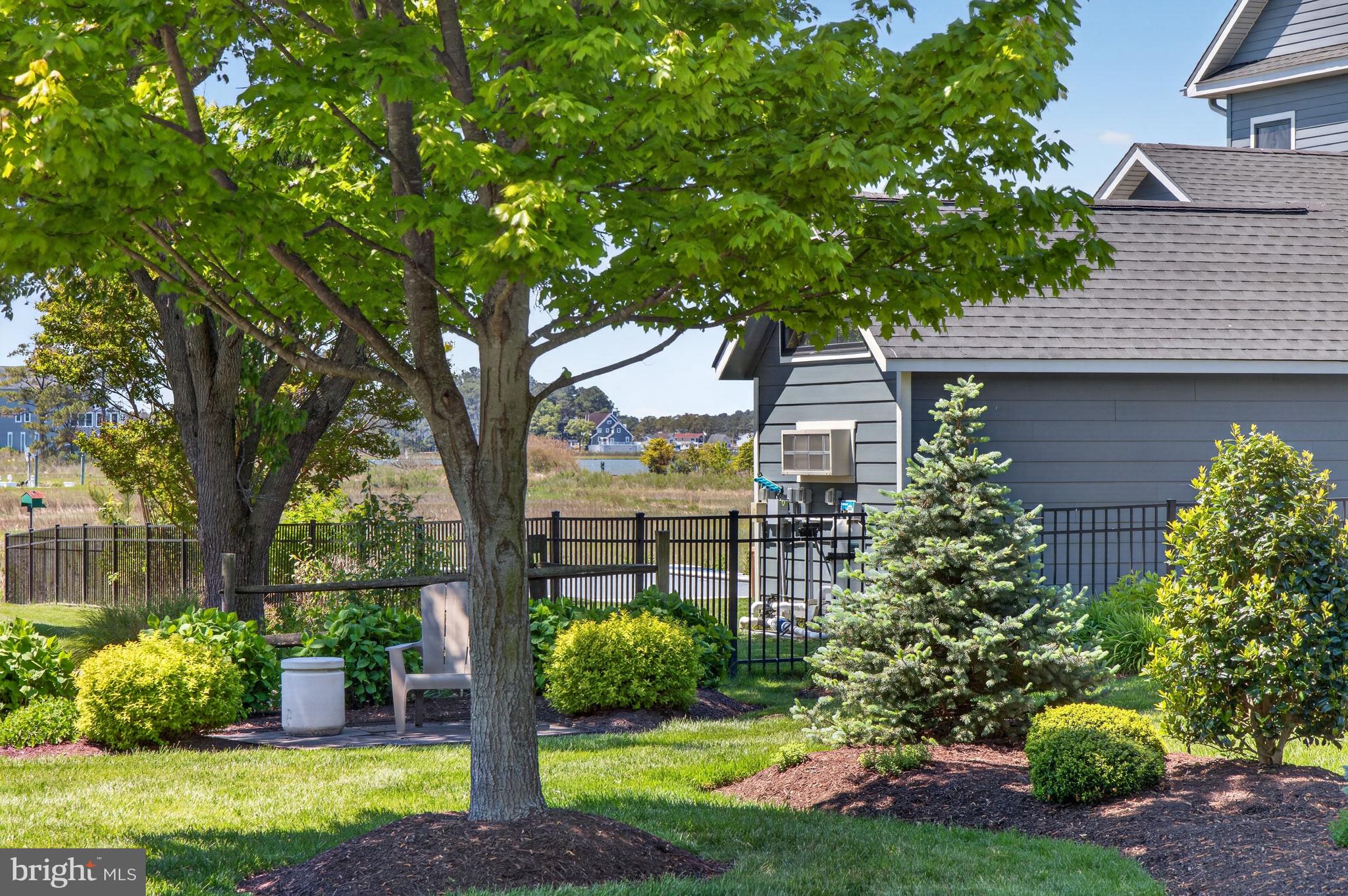 BAY COLONY - Residential
