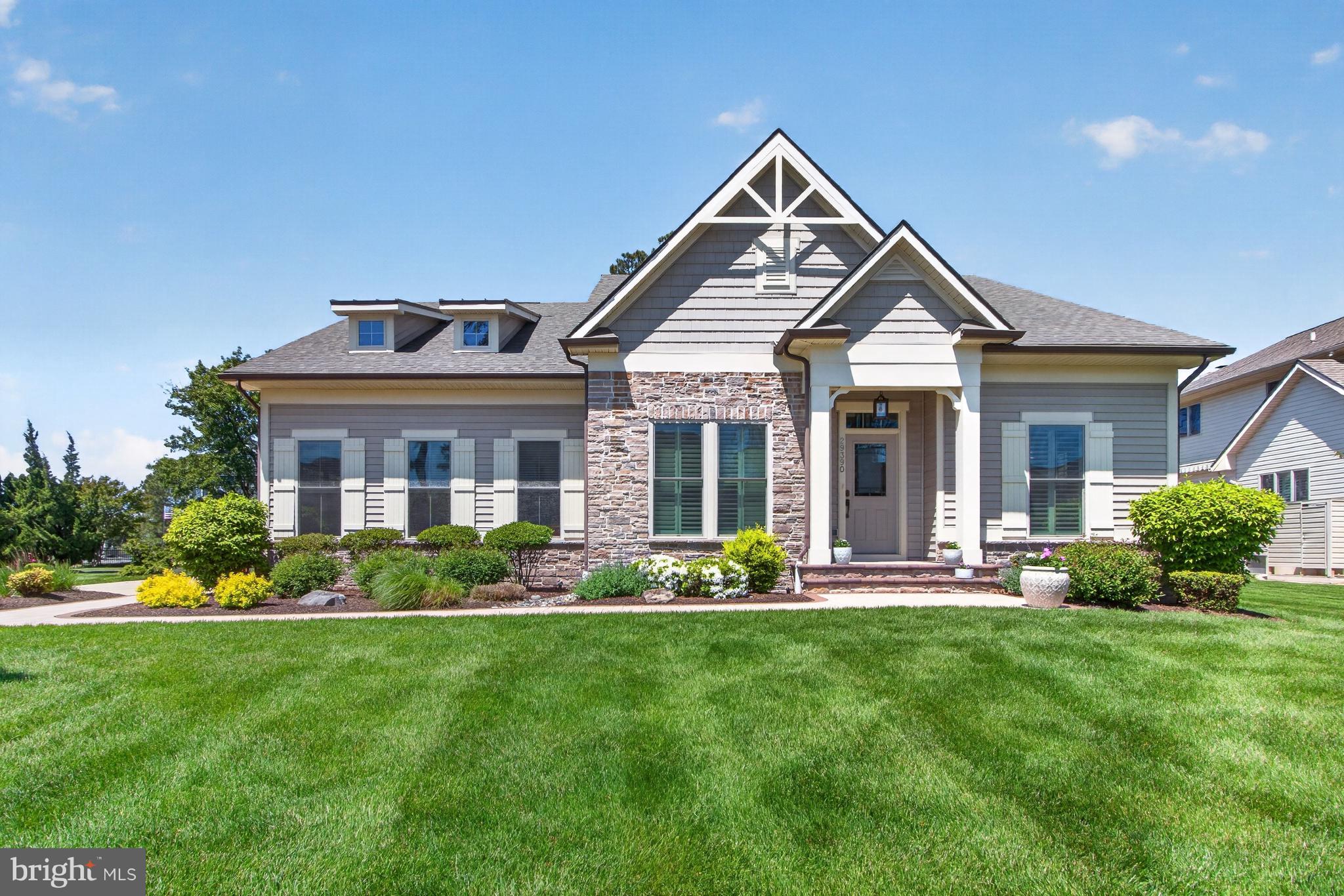 BAY COLONY - Residential