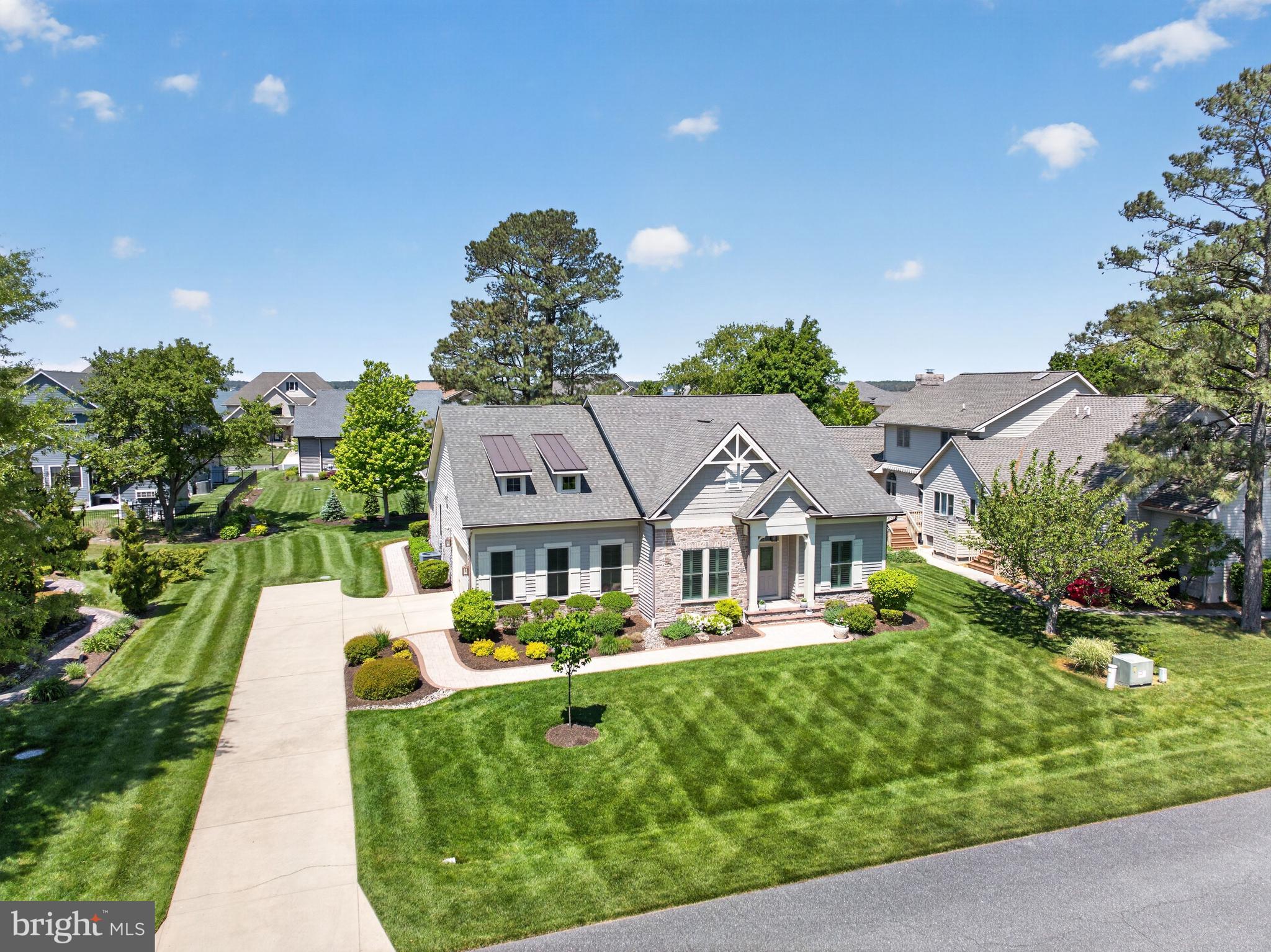 BAY COLONY - Residential