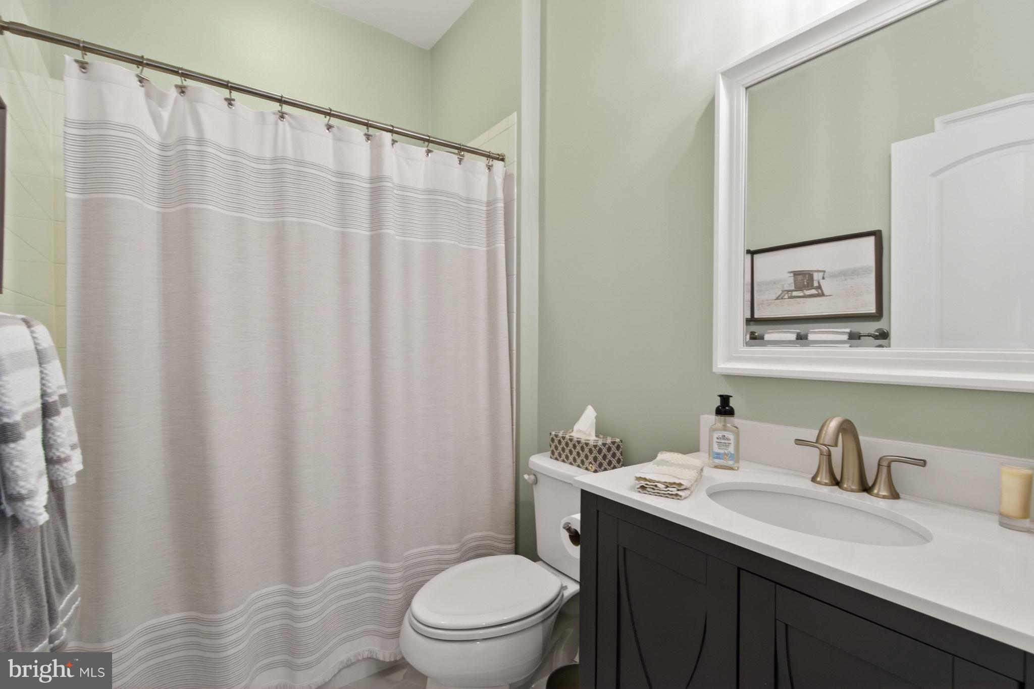 BAY COLONY - Residential