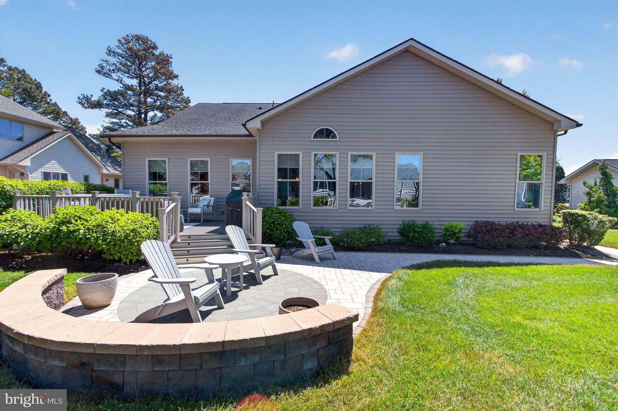 BAY COLONY - Residential