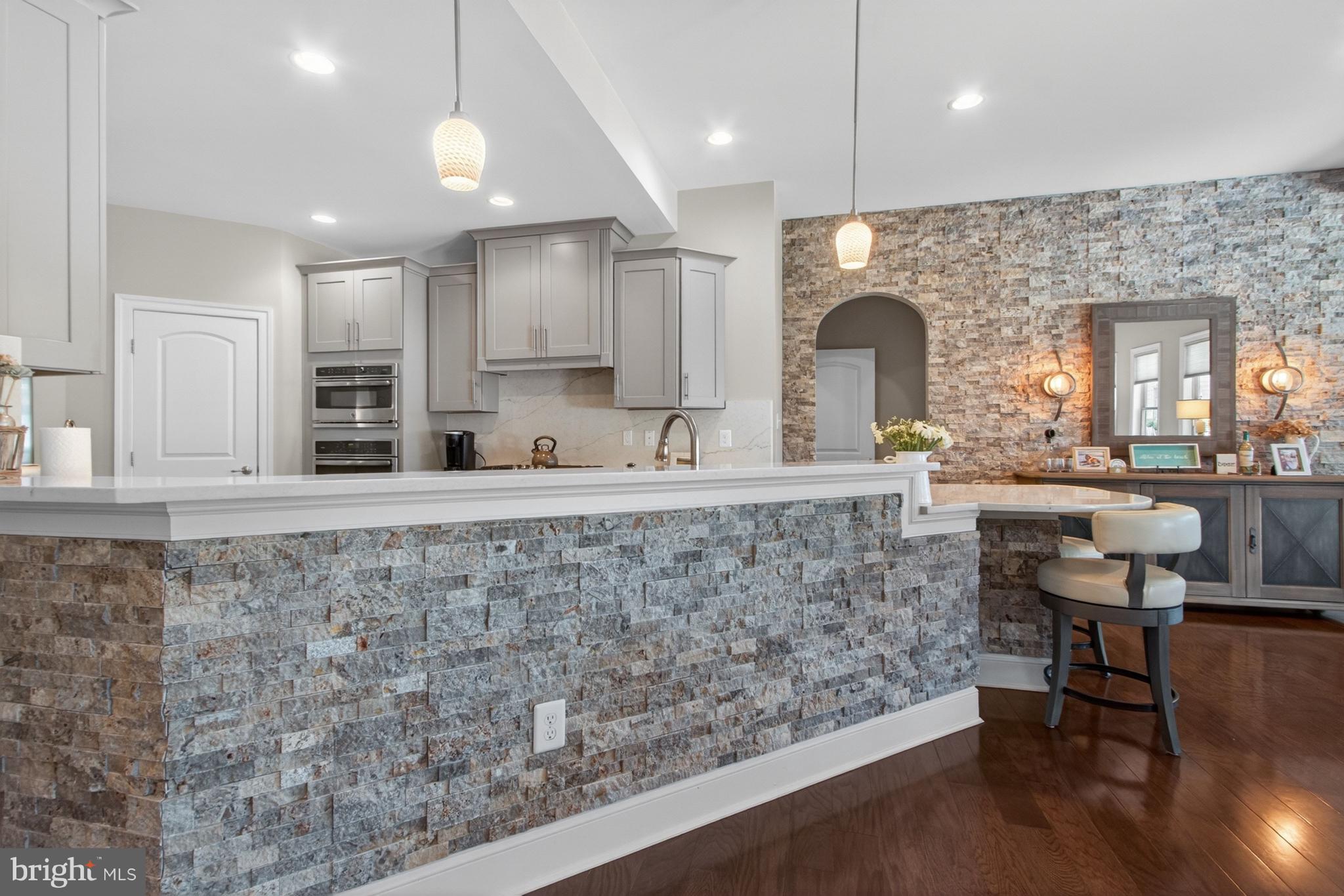 BAY COLONY - Residential