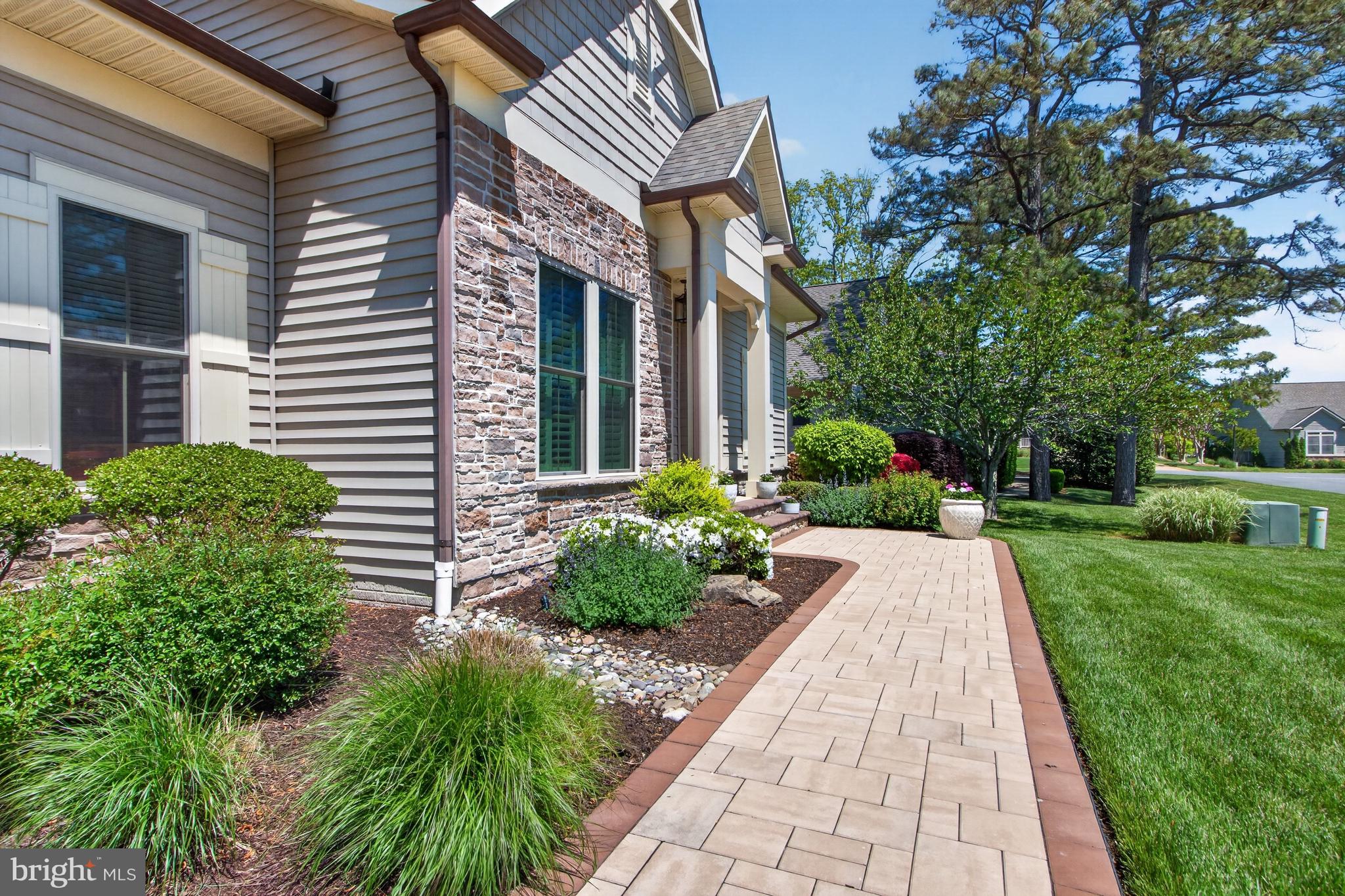 BAY COLONY - Residential