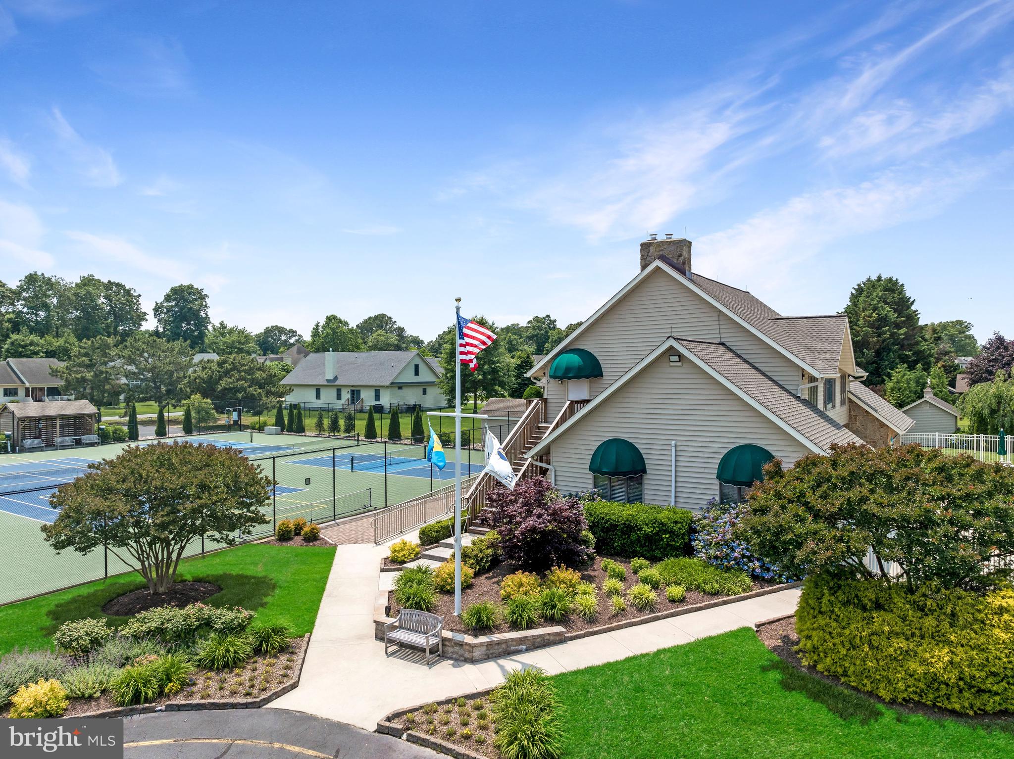BAY COLONY - Residential