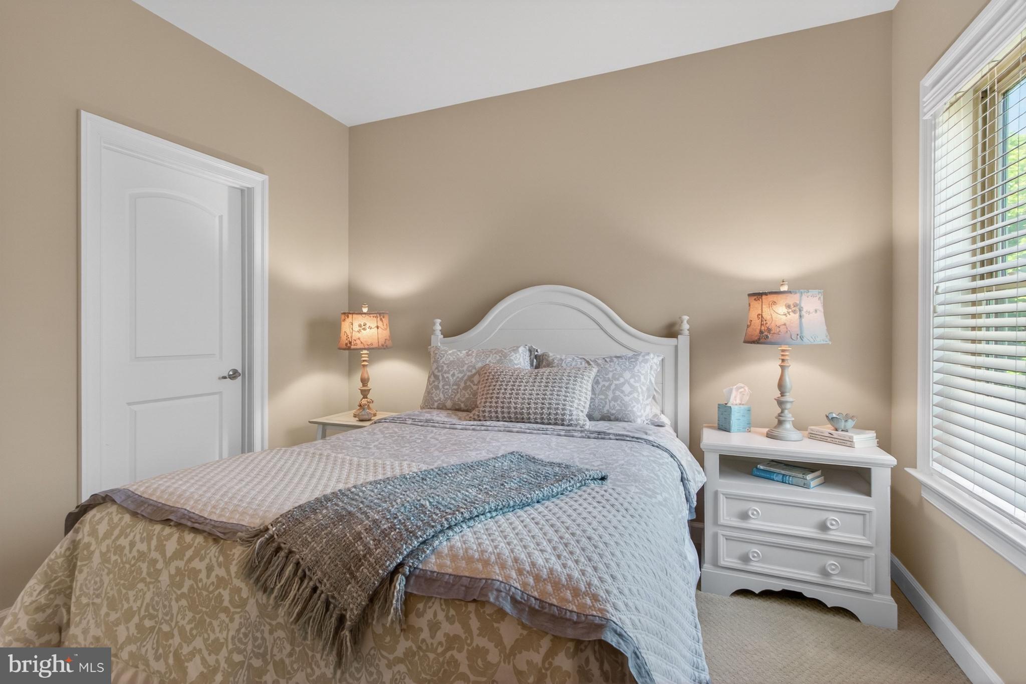 BAY COLONY - Residential
