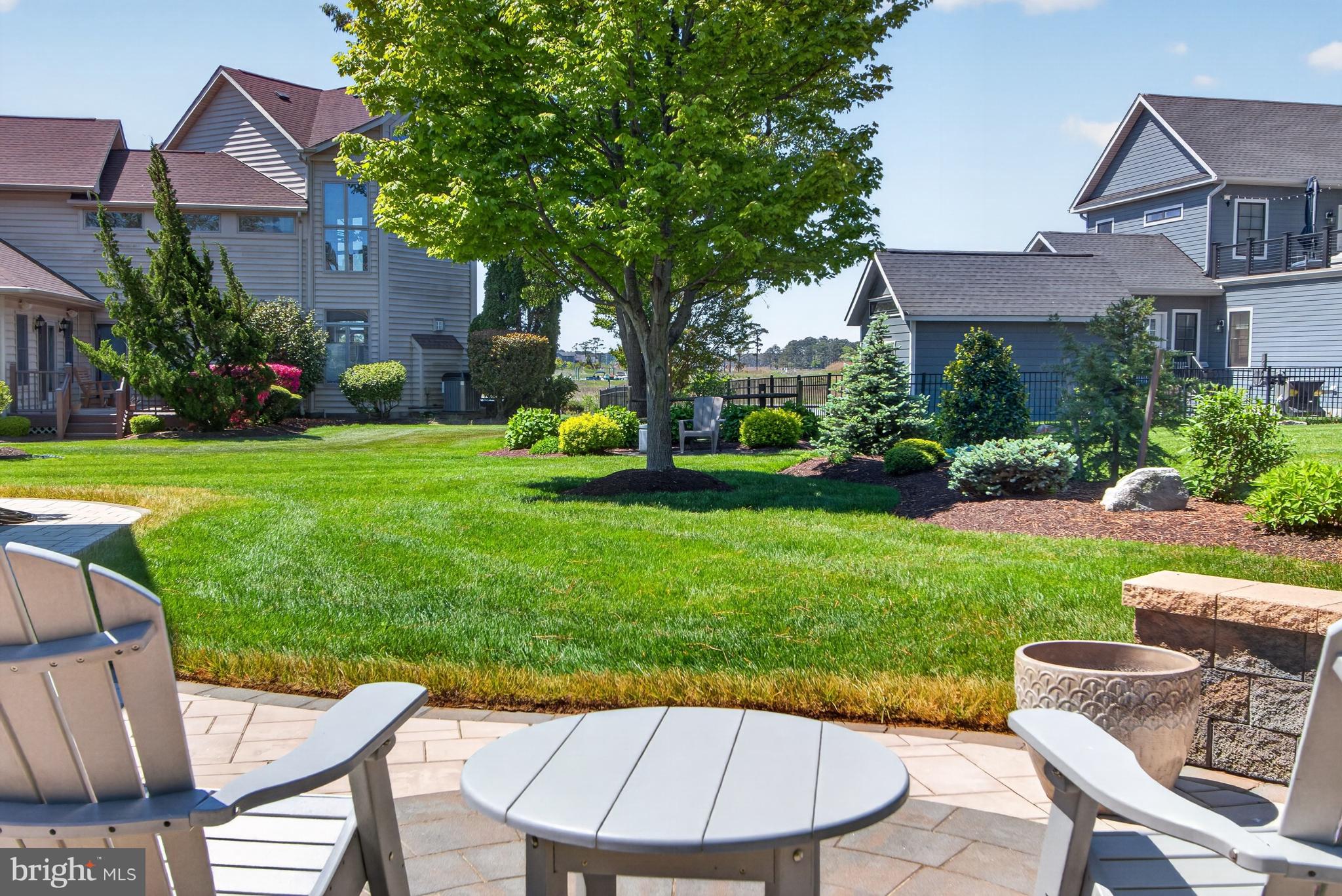 BAY COLONY - Residential