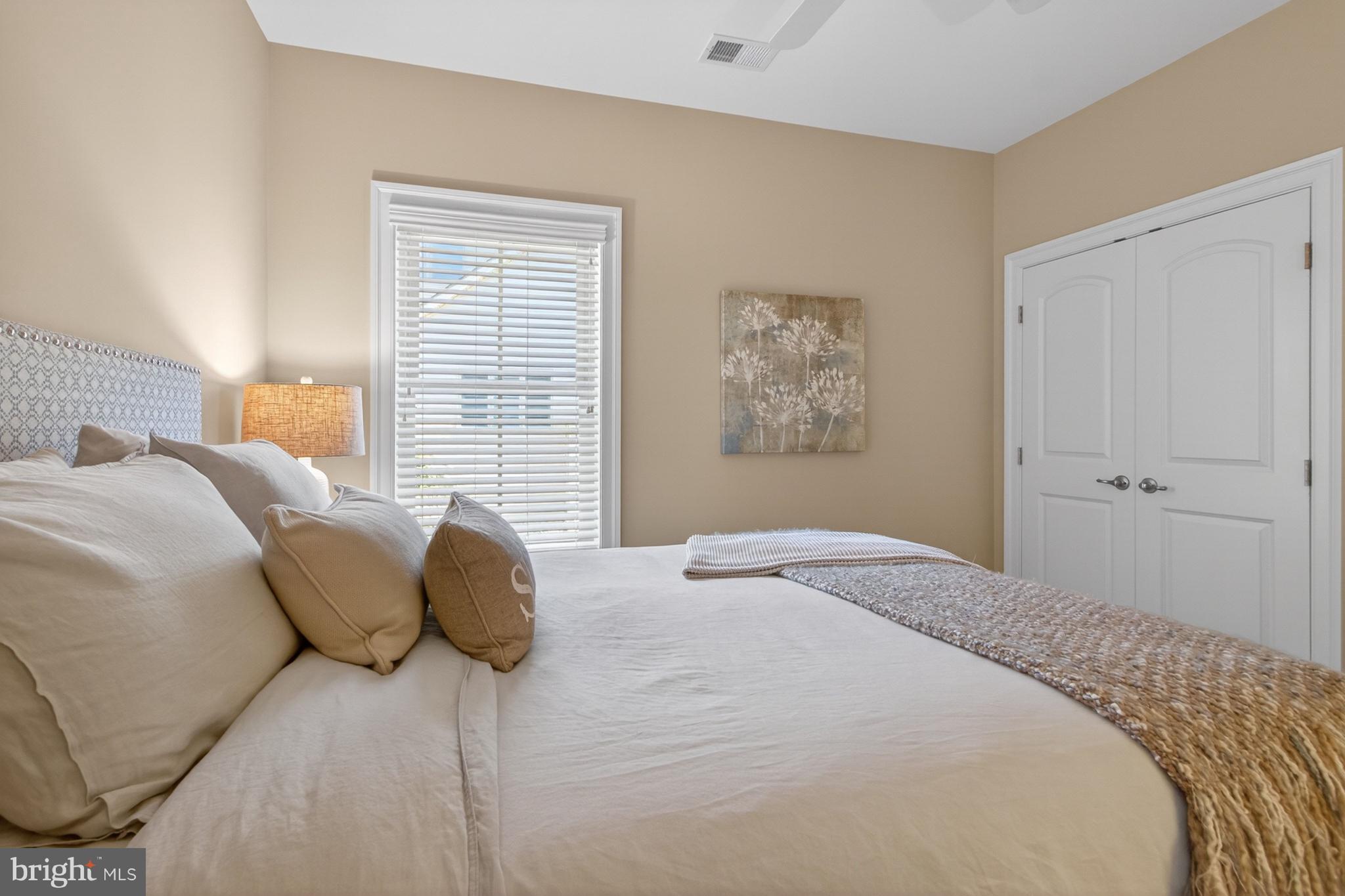 BAY COLONY - Residential