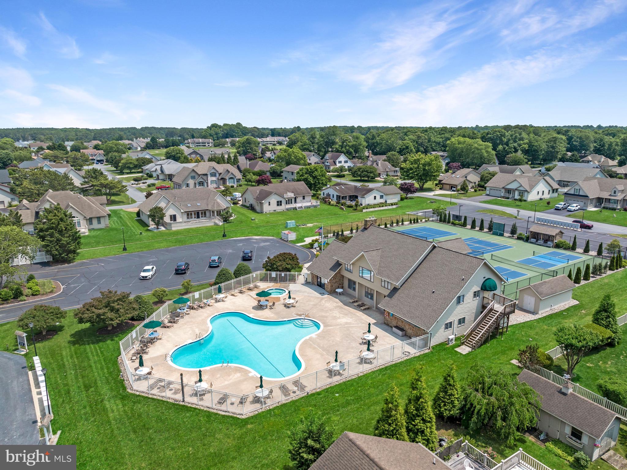 BAY COLONY - Residential