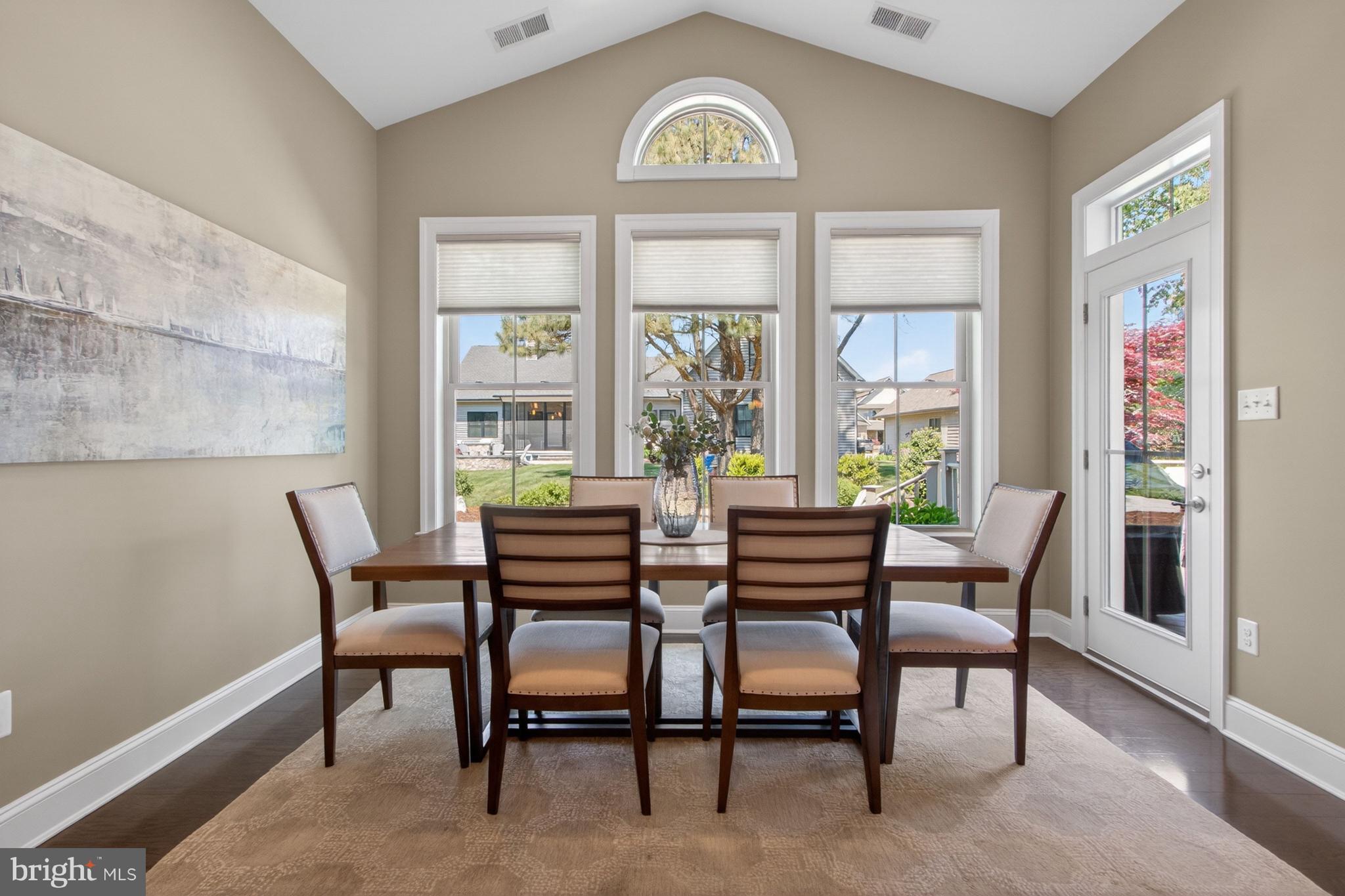 BAY COLONY - Residential