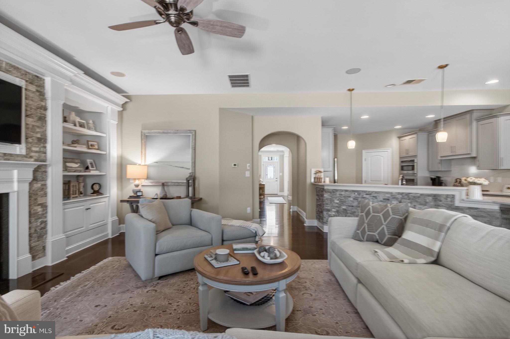 BAY COLONY - Residential
