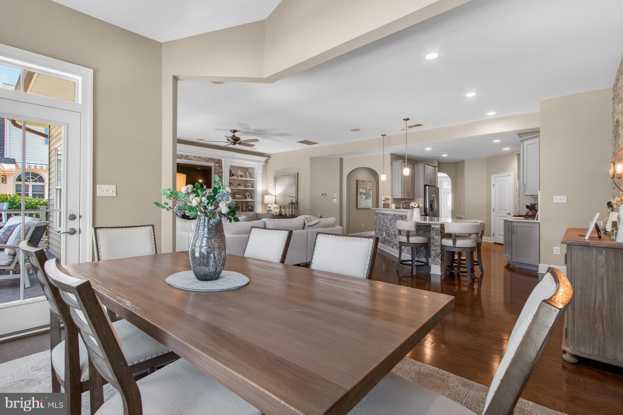 BAY COLONY - Residential
