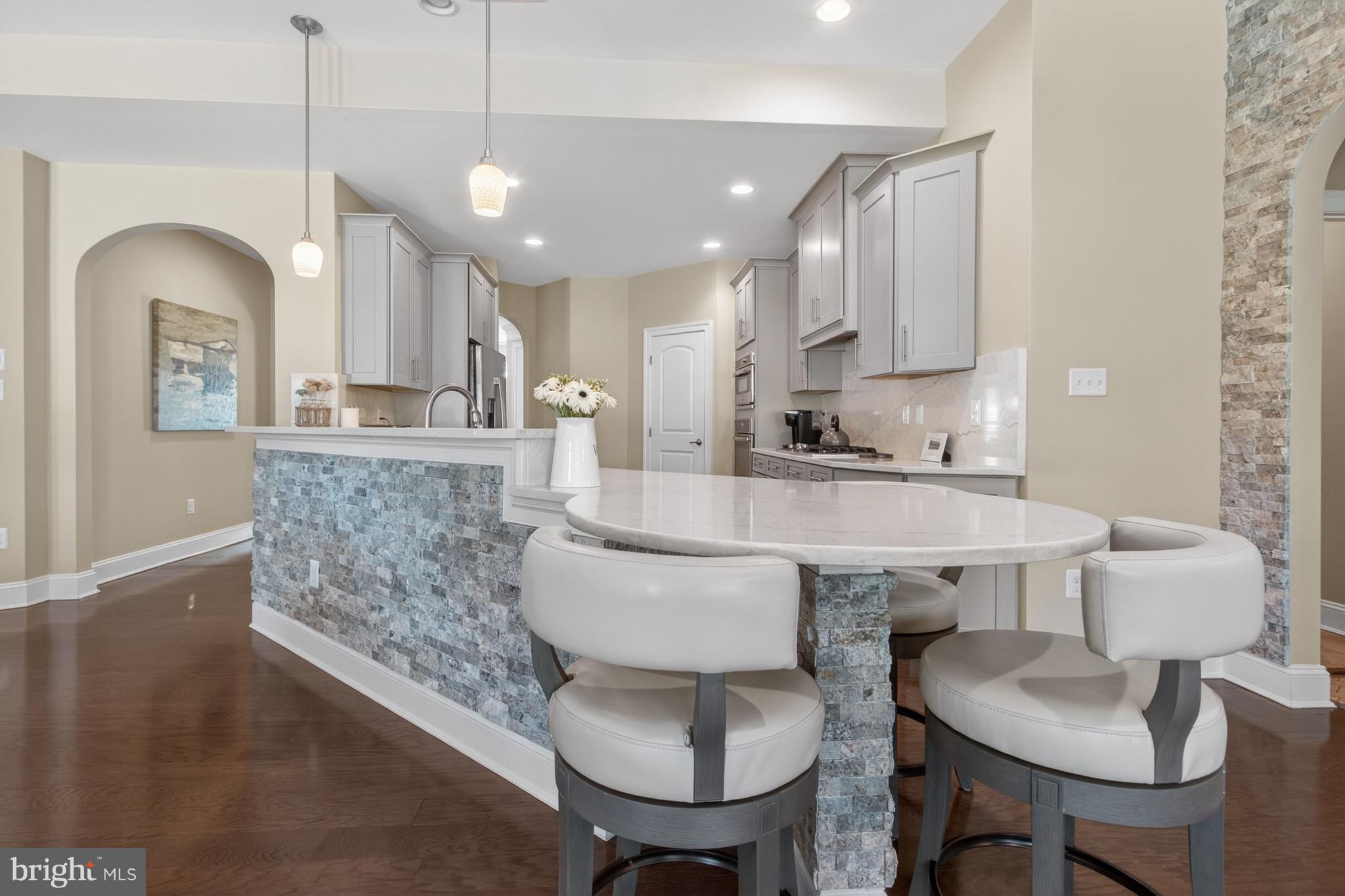 BAY COLONY - Residential