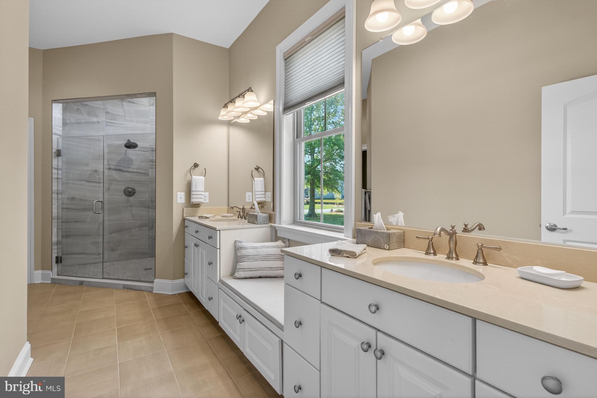 BAY COLONY - Residential
