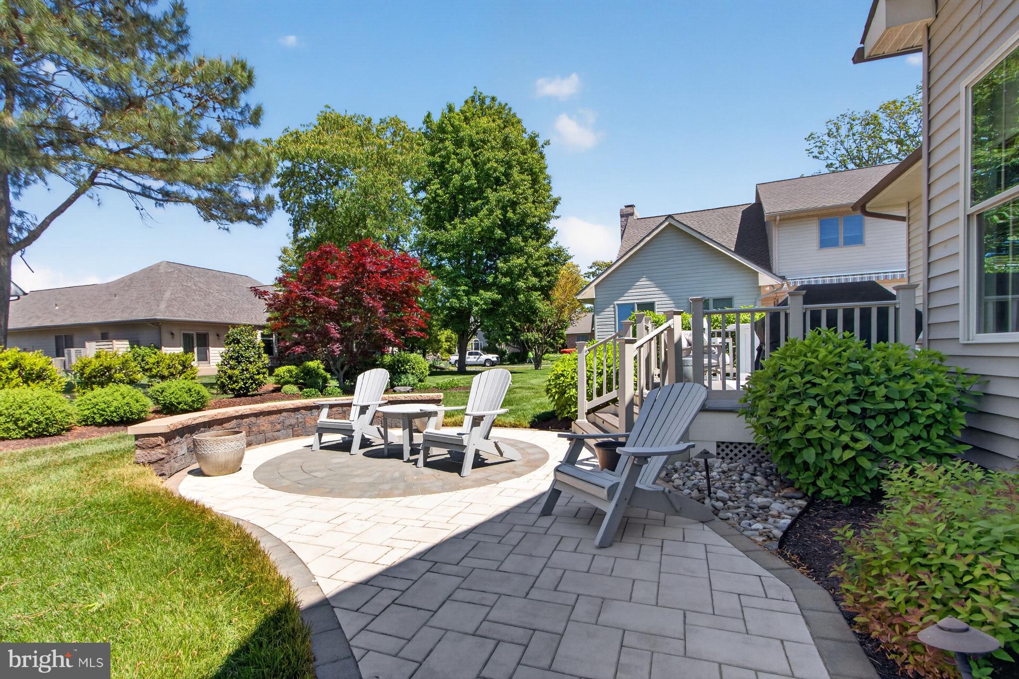 BAY COLONY - Residential