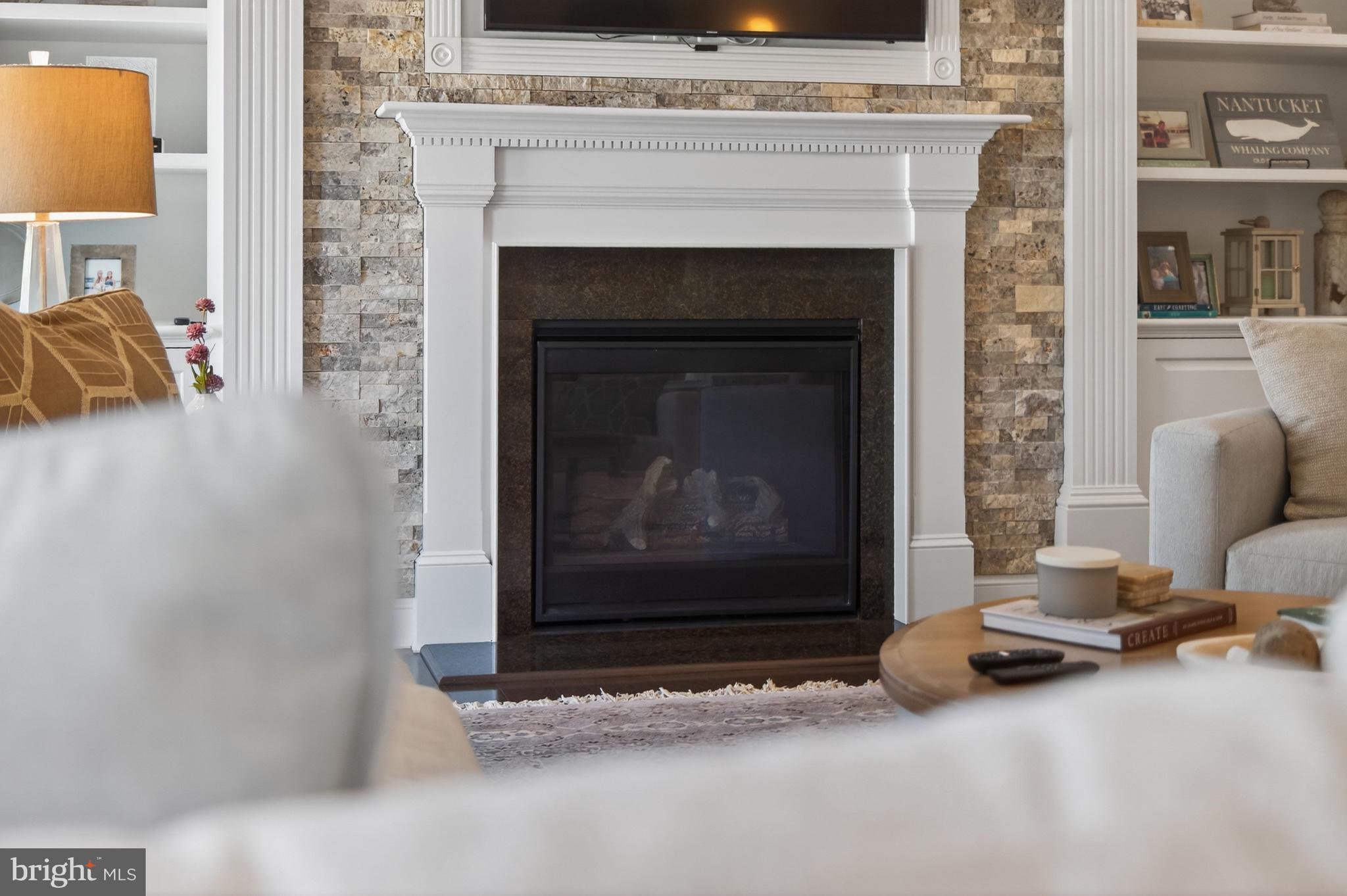 BAY COLONY - Residential