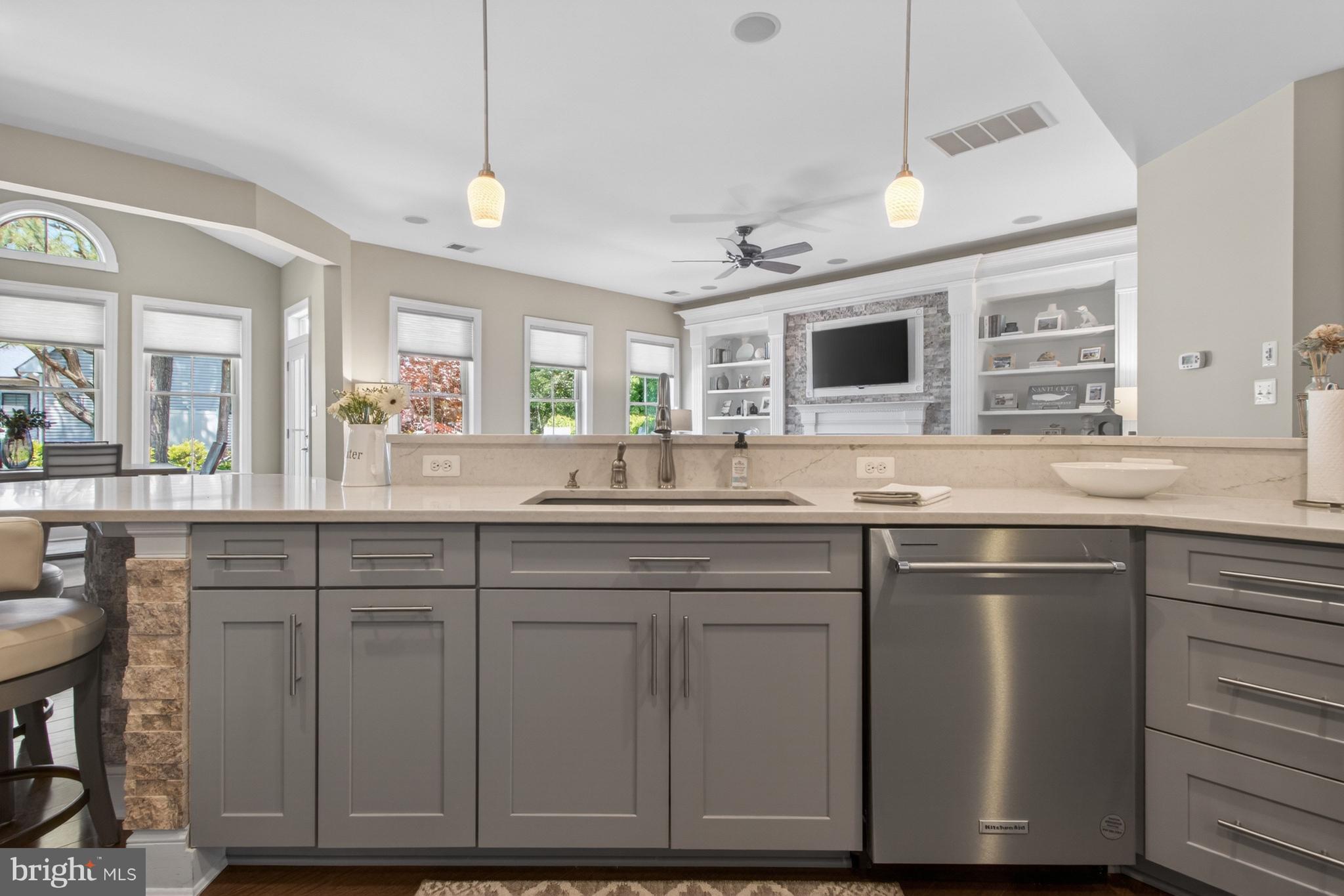 BAY COLONY - Residential