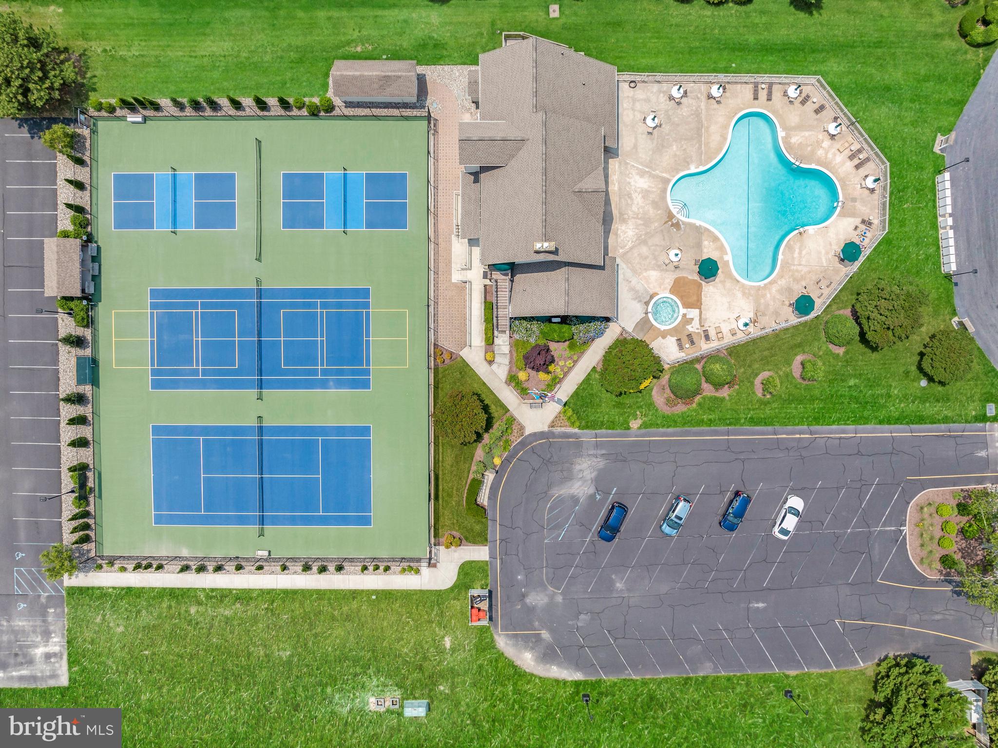 BAY COLONY - Residential