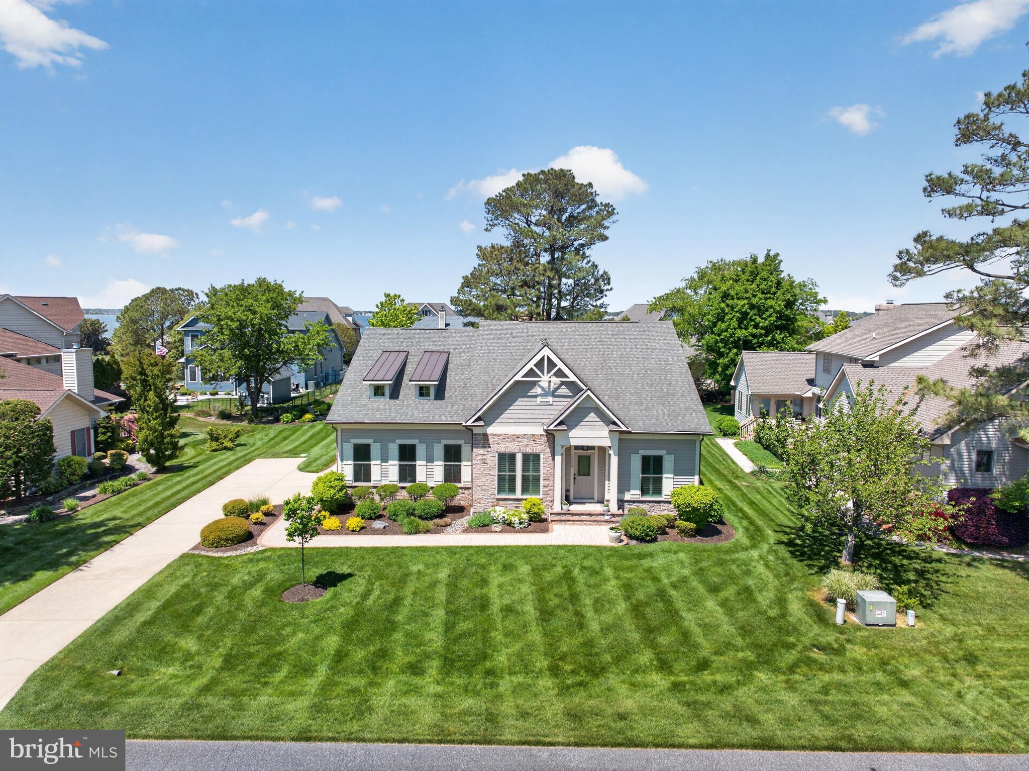 BAY COLONY - Residential