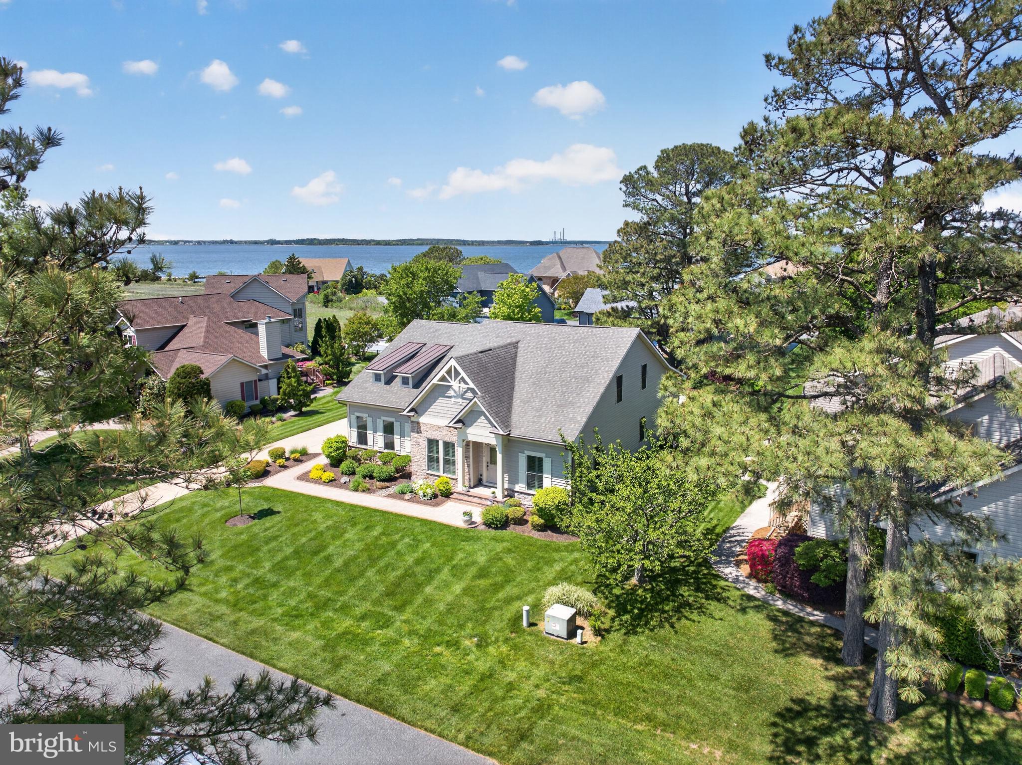 BAY COLONY - Residential