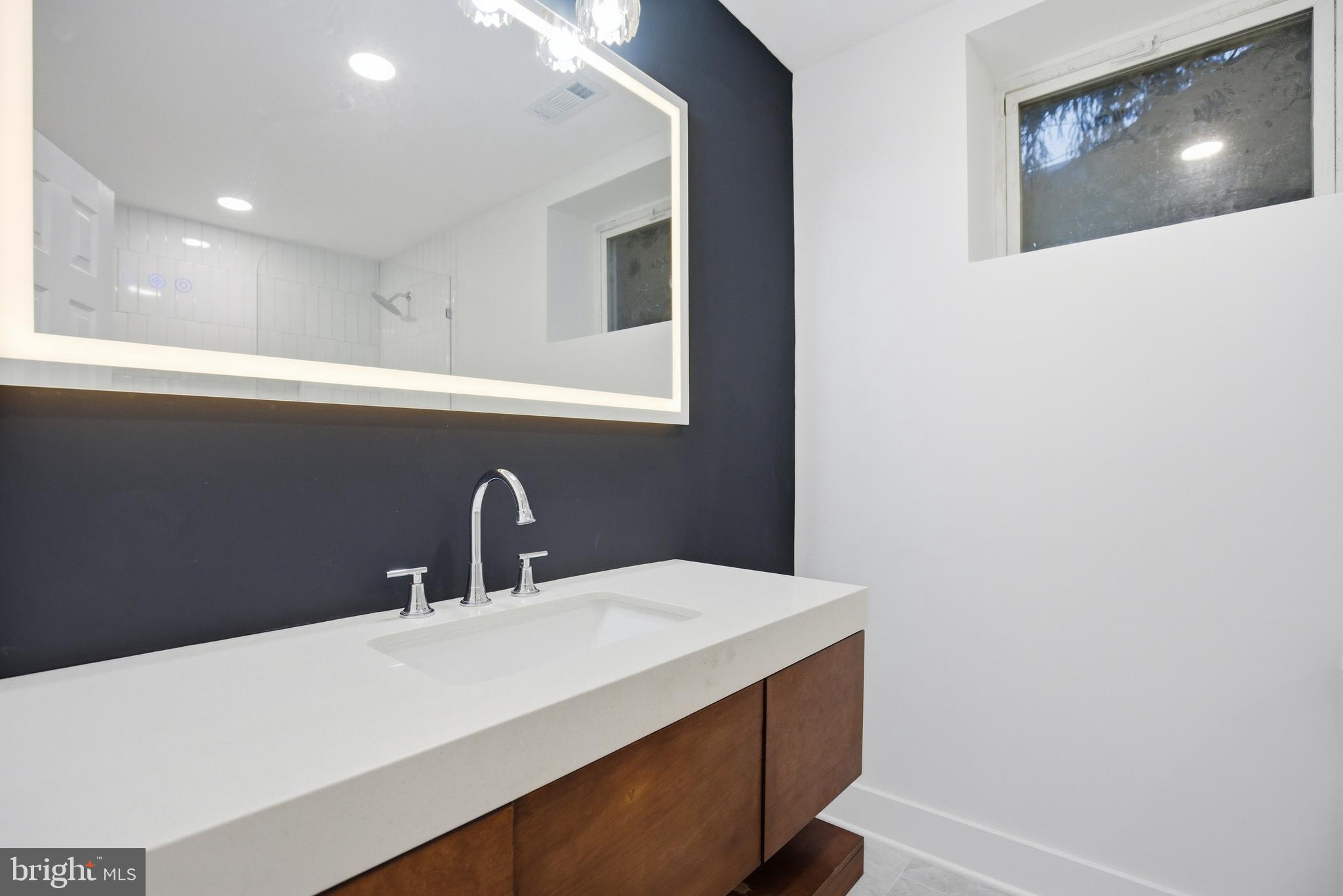 HAMILTON HILLS - Residential