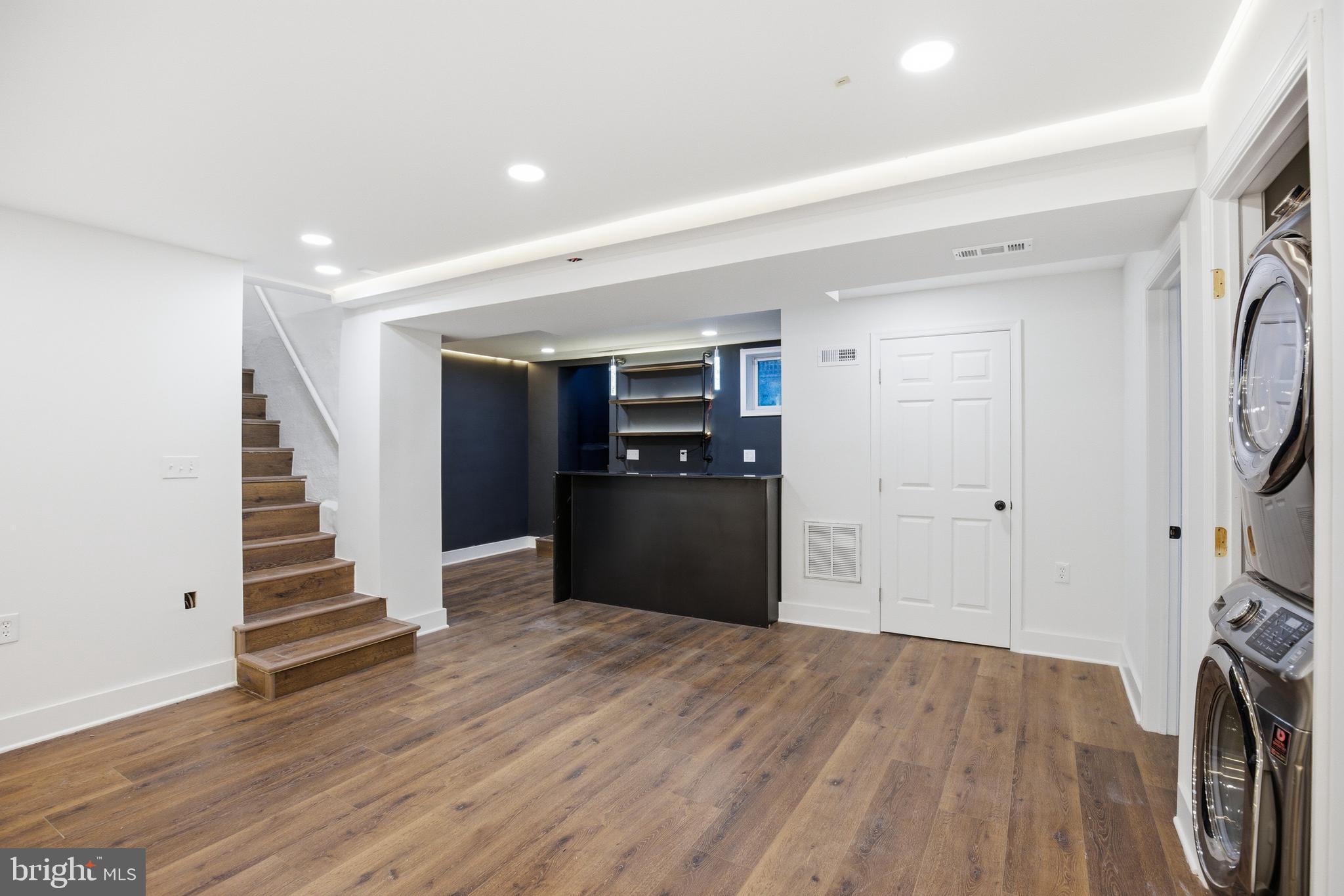 HAMILTON HILLS - Residential